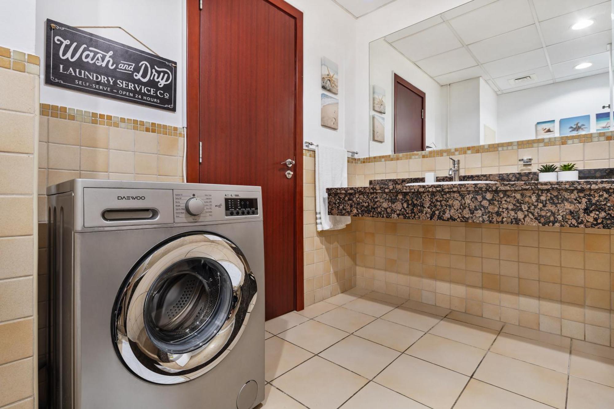 La Buena Vida Homes - Modern, Luxe & Spacious 4-bed, Full Kitchen, Near To Beach, Tram & Marina Apartment *