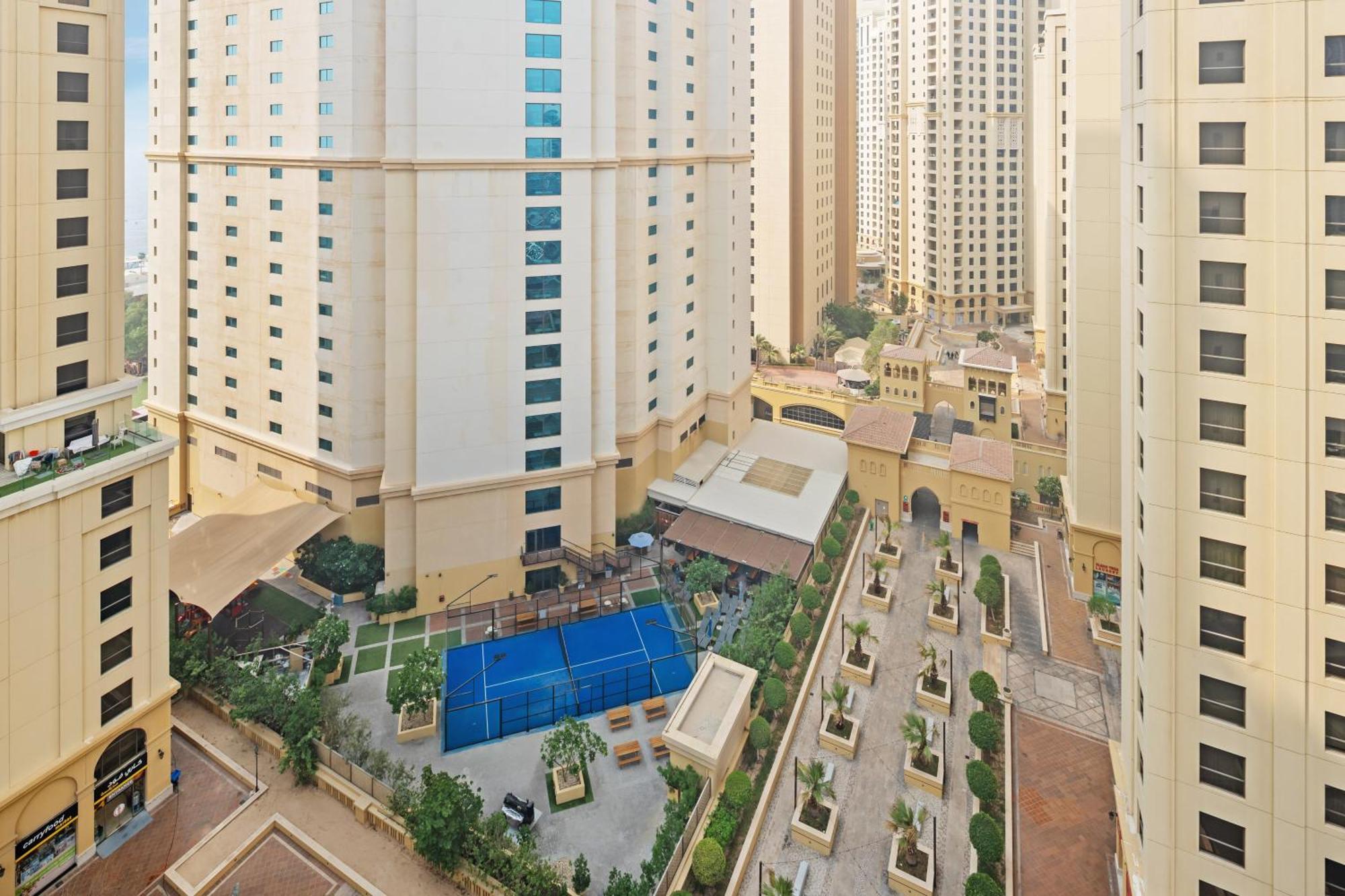 Apartment La Buena Vida Homes - Modern, Luxe & Spacious 4-bed, Full Kitchen, Near To Beach, Tram & Marina Dubai