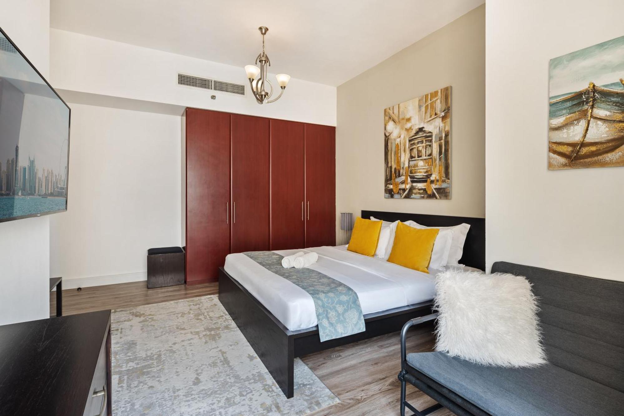 Apartment La Buena Vida Homes - Modern, Luxe & Spacious 4-bed, Full Kitchen, Near To Beach, Tram & Marina