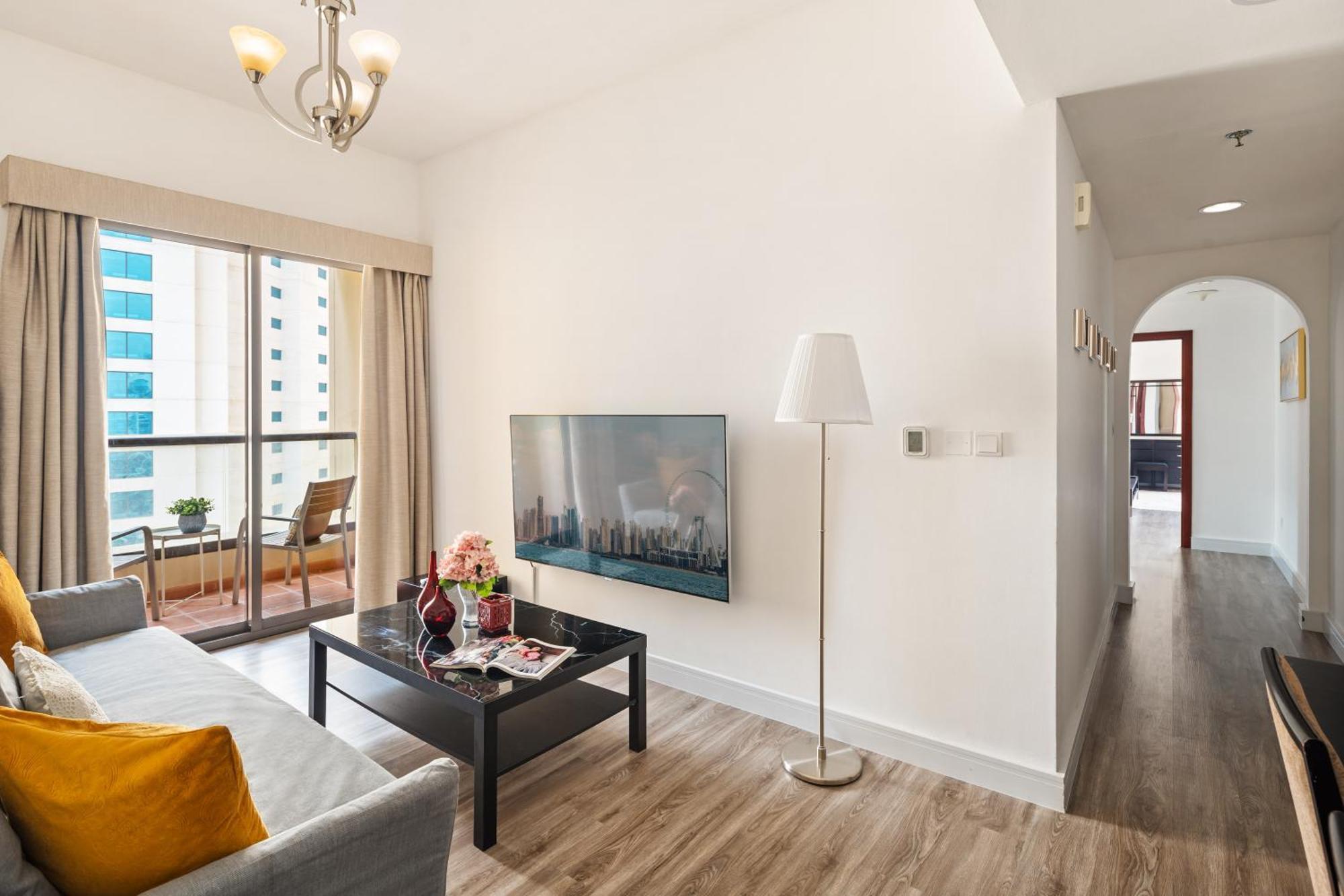 La Buena Vida Homes - Modern, Luxe & Spacious 4-bed, Full Kitchen, Near To Beach, Tram & Marina Apartment *