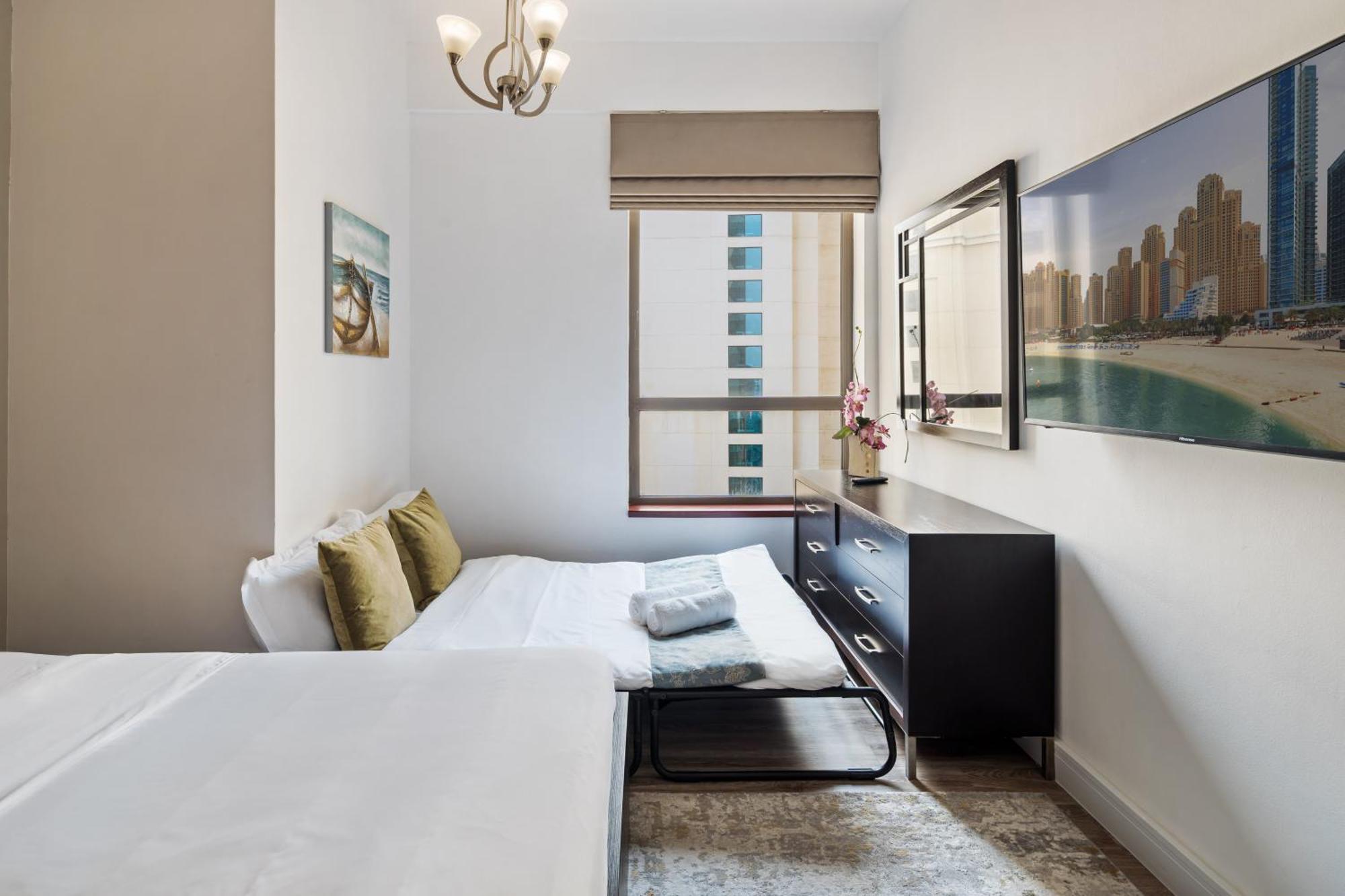 La Buena Vida Homes - Modern, Luxe & Spacious 4-bed, Full Kitchen, Near To Beach, Tram & Marina Apartment