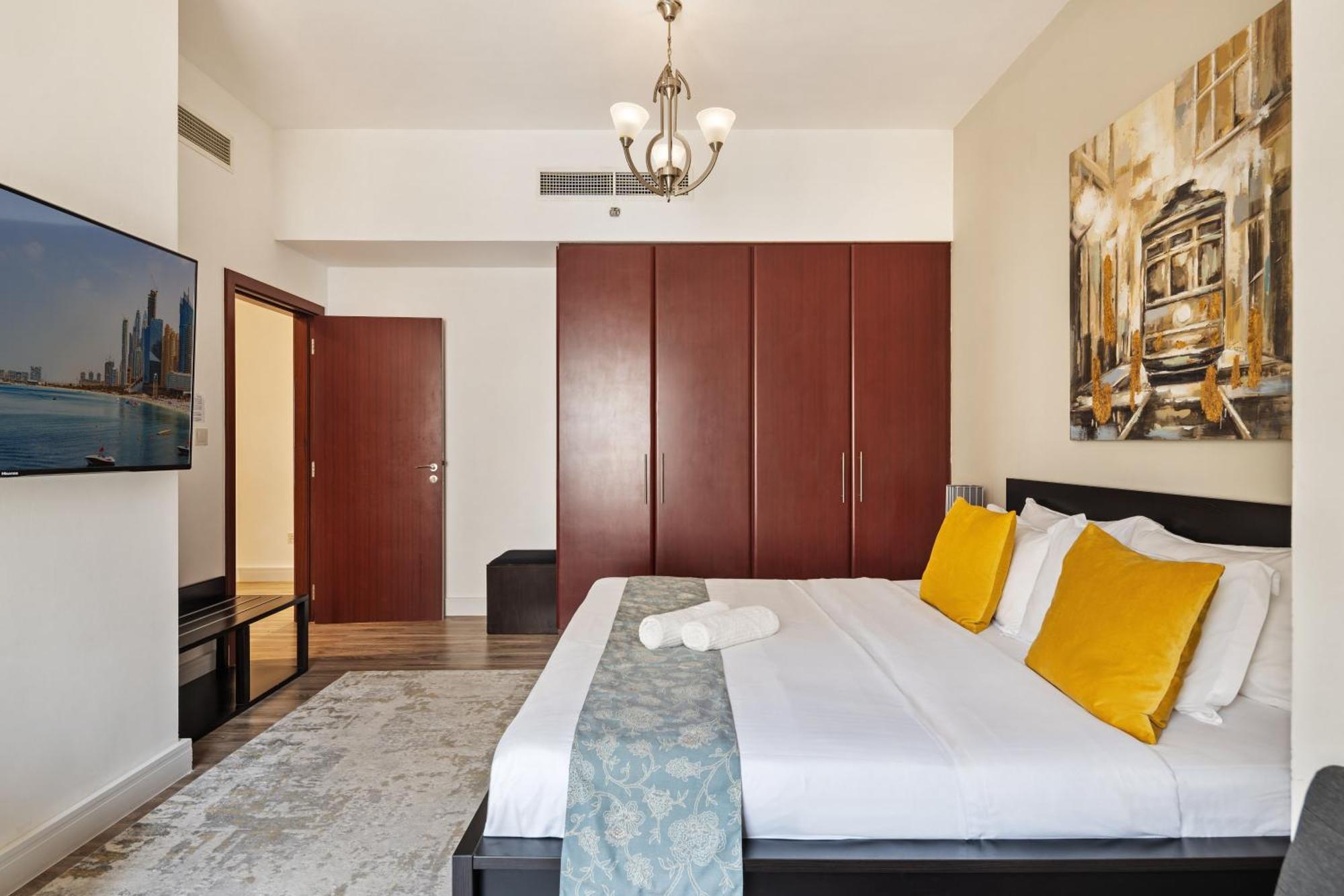 Apartment La Buena Vida Homes - Modern, Luxe & Spacious 4-bed, Full Kitchen, Near To Beach, Tram & Marina Dubai