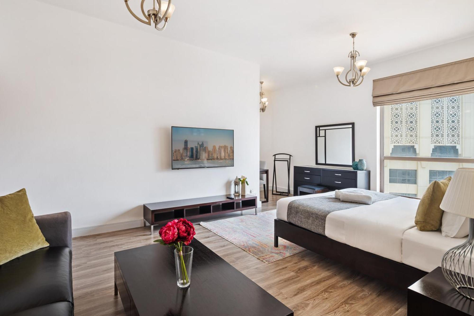 La Buena Vida Homes - Modern, Luxe & Spacious 4-bed, Full Kitchen, Near To Beach, Tram & Marina Dubai