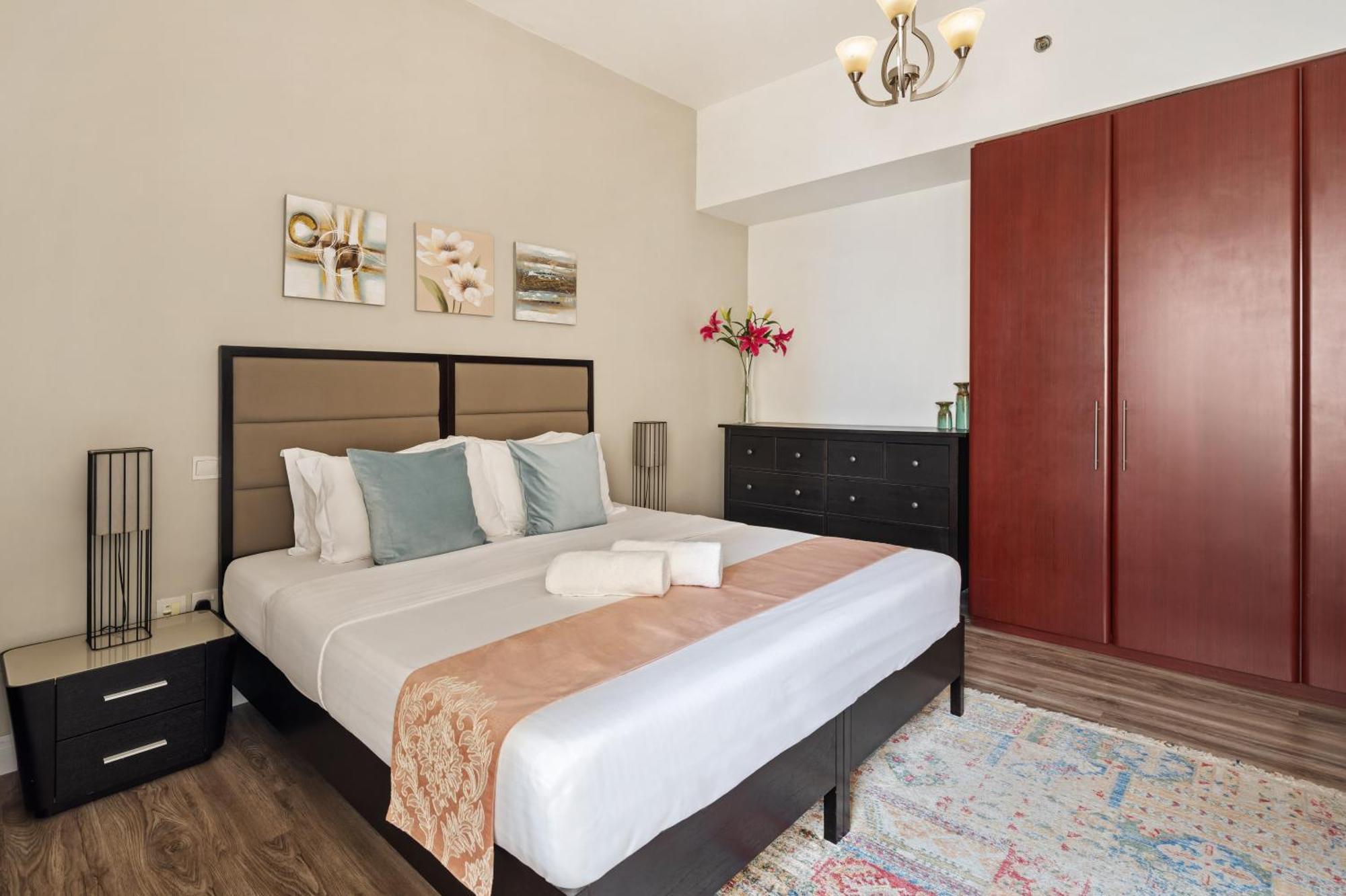 La Buena Vida Homes - Modern, Luxe & Spacious 4-bed, Full Kitchen, Near To Beach, Tram & Marina * Dubai