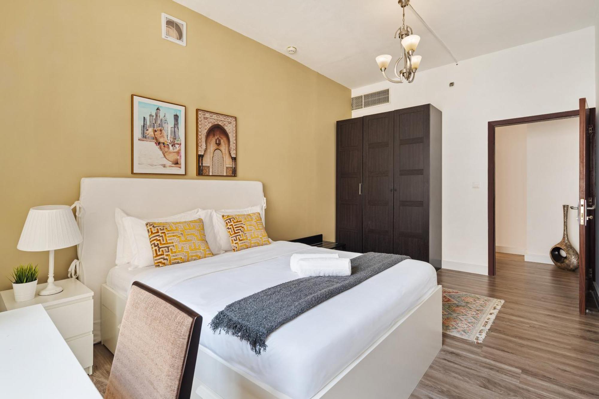 La Buena Vida Homes - Modern, Luxe & Spacious 4-bed, Full Kitchen, Near To Beach, Tram & Marina Apartment
