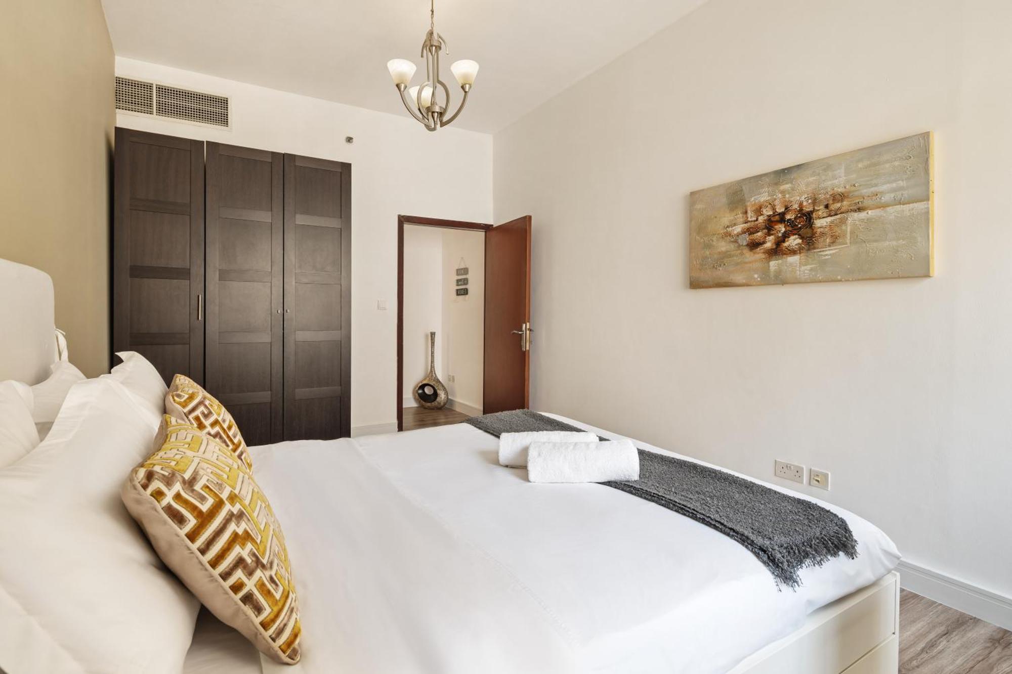 La Buena Vida Homes - Modern, Luxe & Spacious 4-bed, Full Kitchen, Near To Beach, Tram & Marina Apartment Dubai