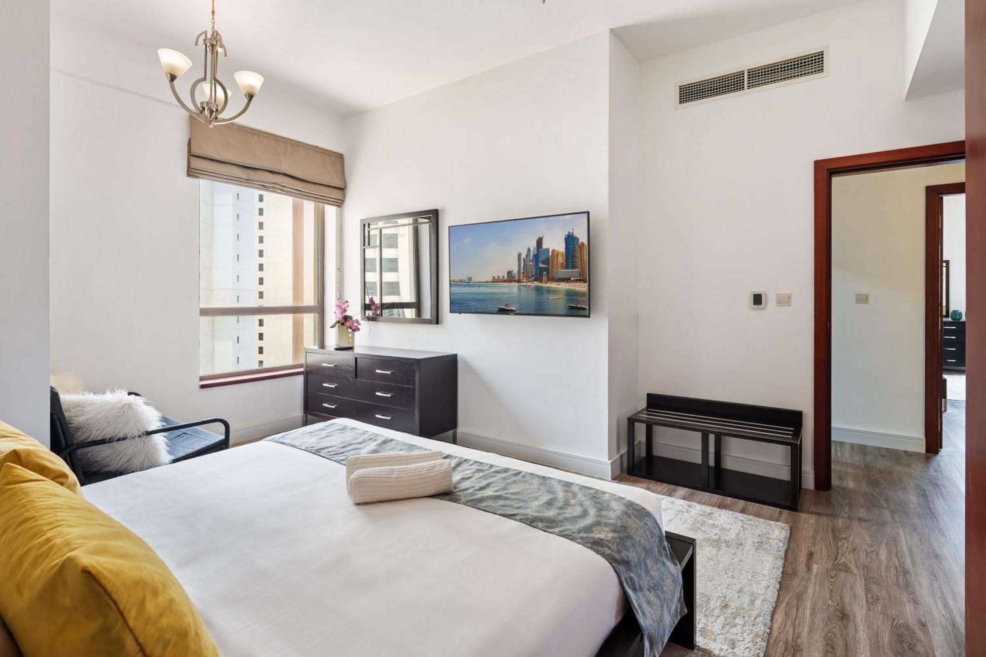La Buena Vida Homes - Modern, Luxe & Spacious 4-bed, Full Kitchen, Near To Beach, Tram & Marina * Dubai