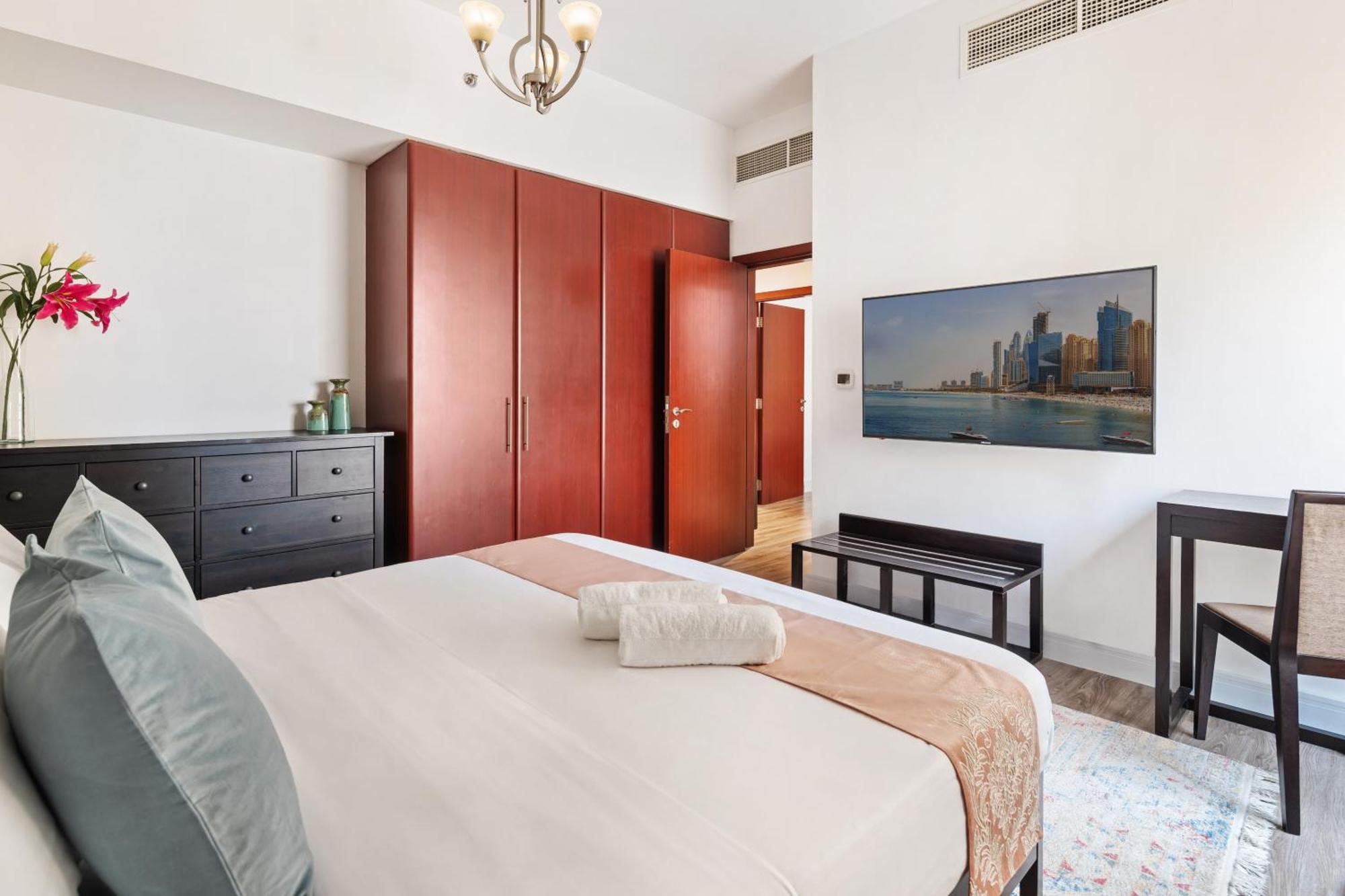 Apartment La Buena Vida Homes - Modern, Luxe & Spacious 4-bed, Full Kitchen, Near To Beach, Tram & Marina Dubai