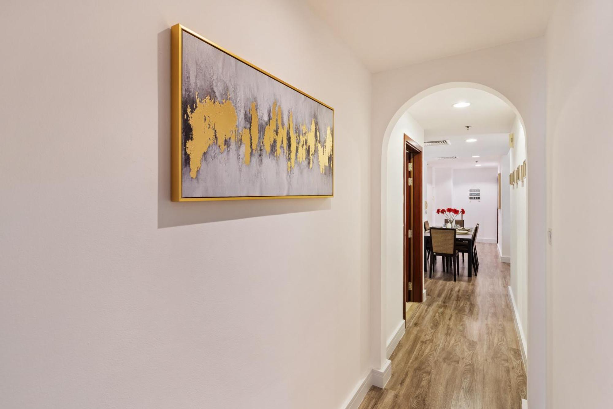 La Buena Vida Homes - Modern, Luxe & Spacious 4-bed, Full Kitchen, Near To Beach, Tram & Marina Apartment *