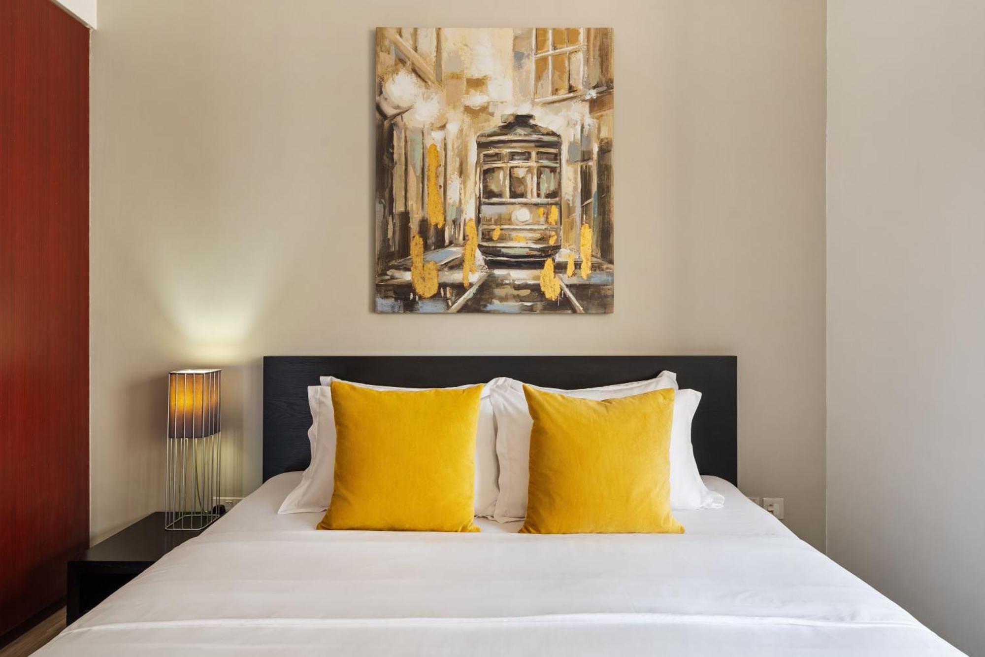 Apartment La Buena Vida Homes - Modern, Luxe & Spacious 4-bed, Full Kitchen, Near To Beach, Tram & Marina *