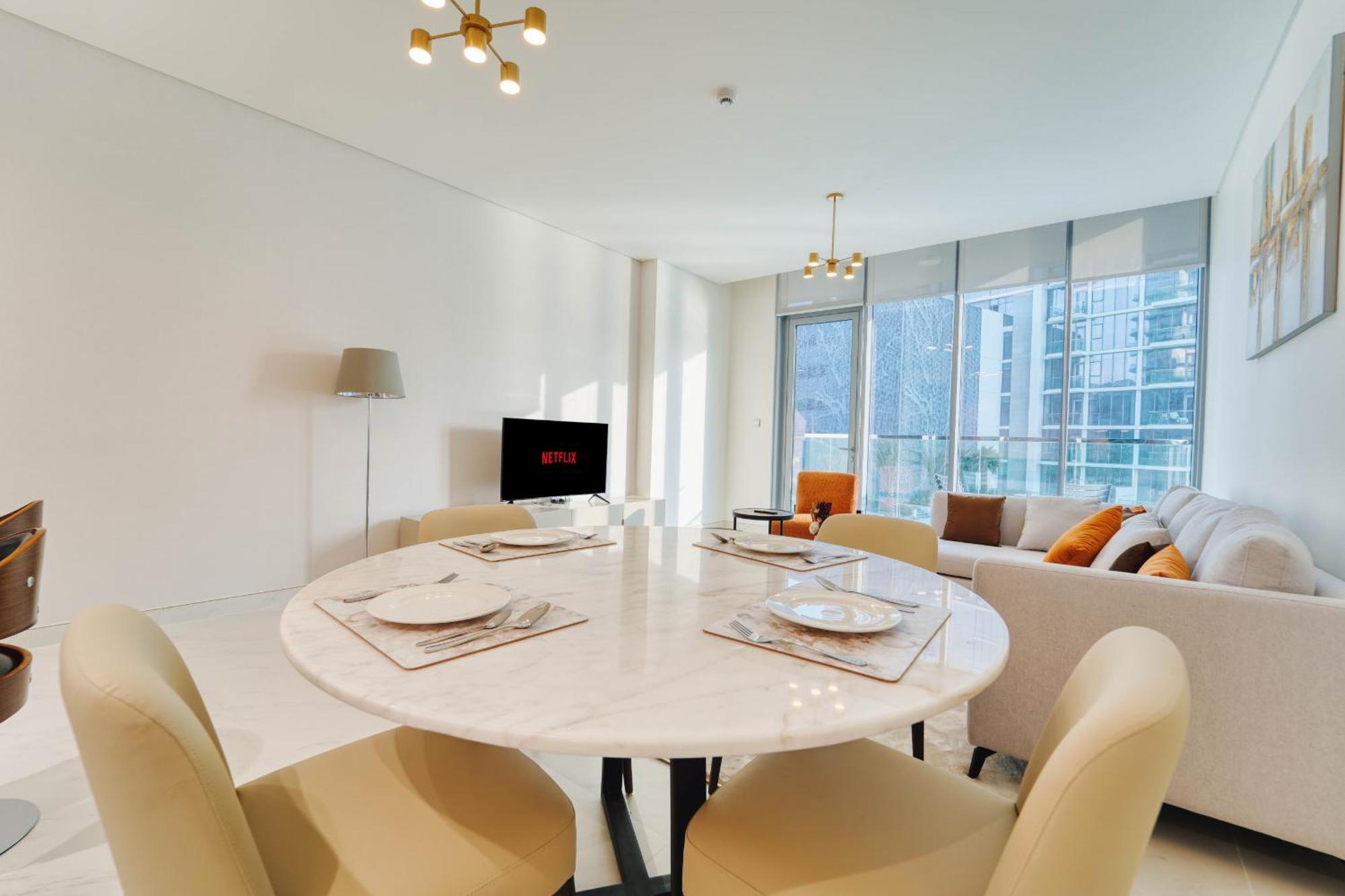 Royal Maison's Premium 2br Lagoon Views In District One *