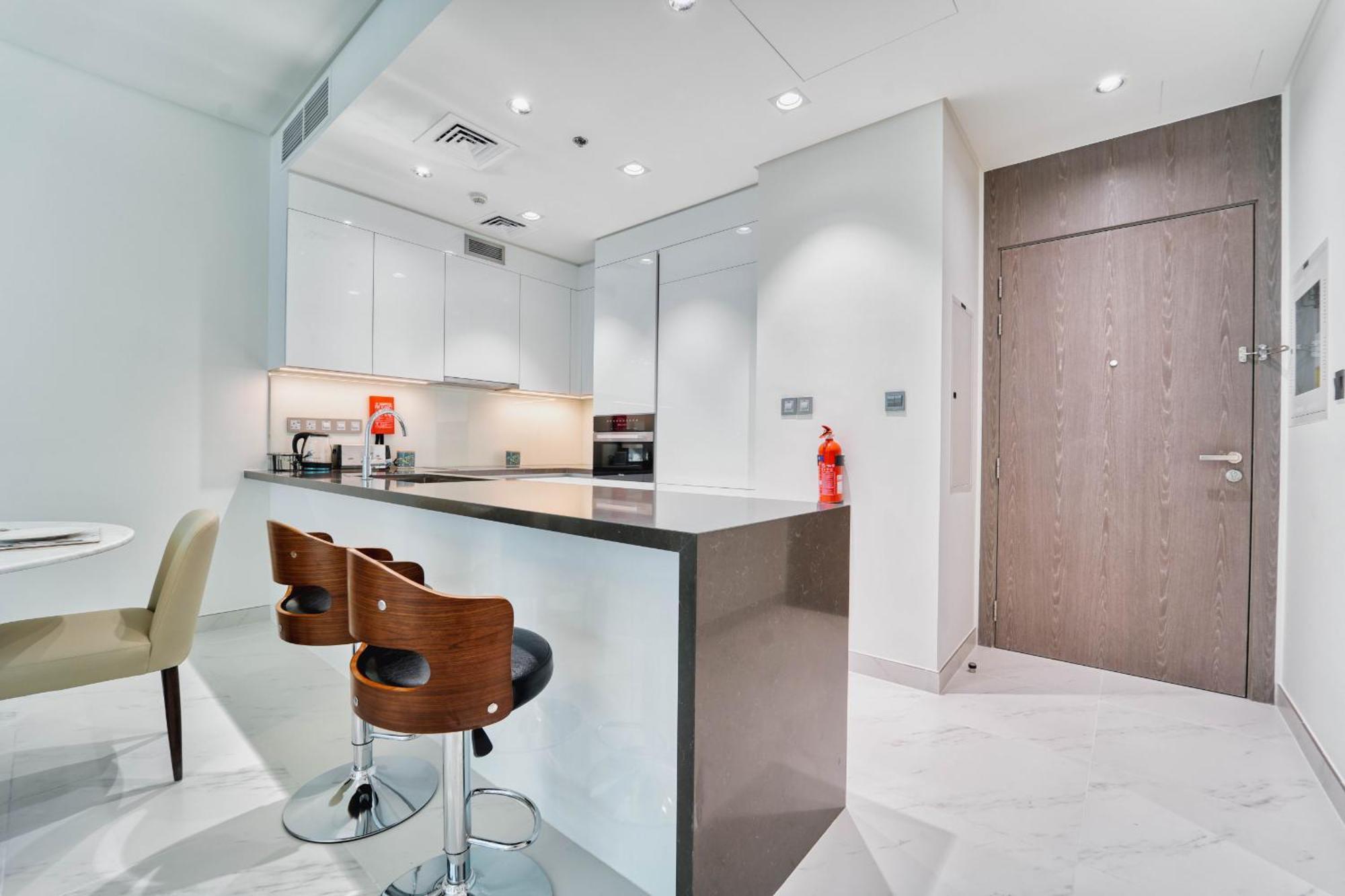 Royal Maison's Premium 2br Lagoon Views In District One Apartment