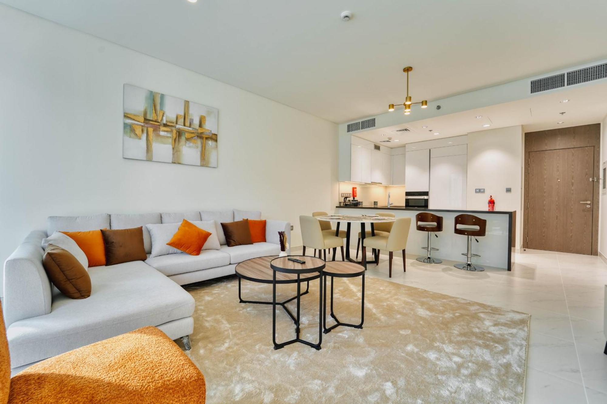 Royal Maison's Premium 2br Lagoon Views In District One *