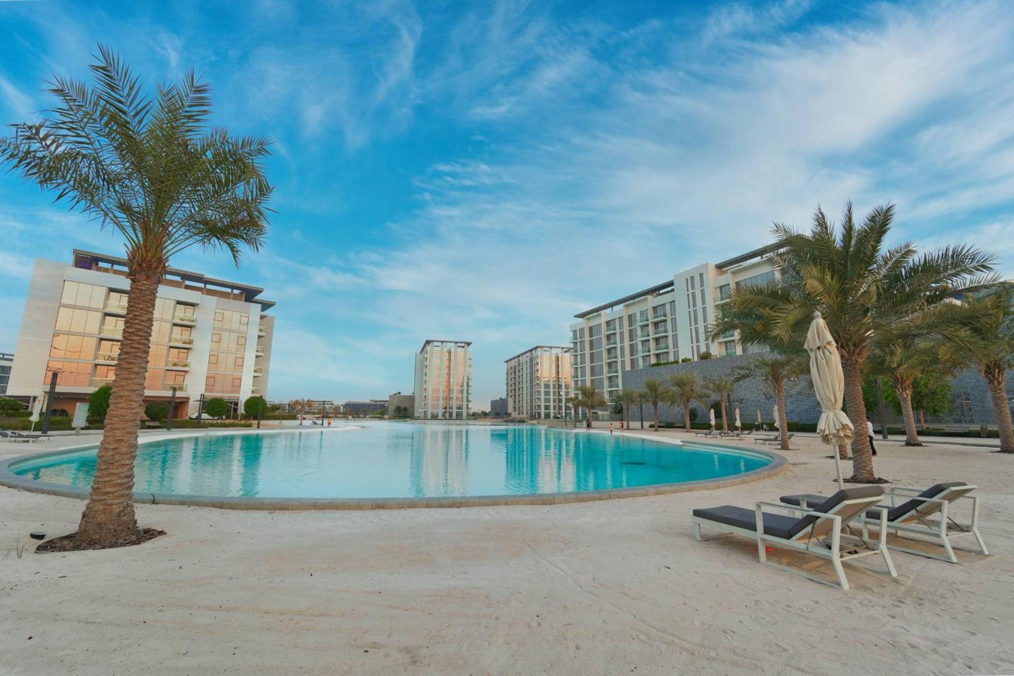 Royal Maison's Premium 2br Lagoon Views In District One *