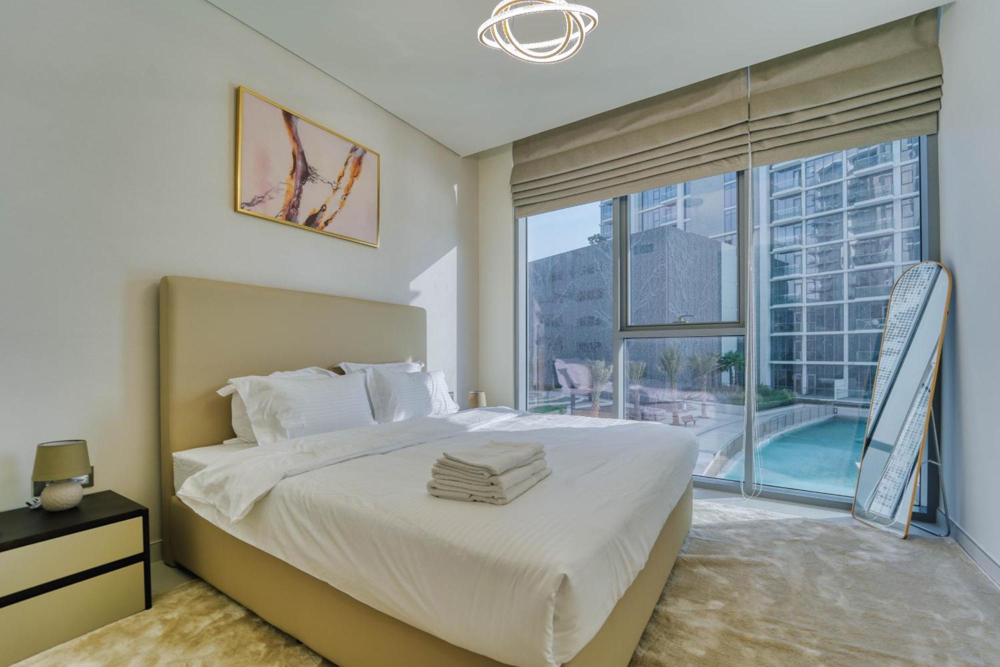Royal Maison's Premium 2br Lagoon Views In District One