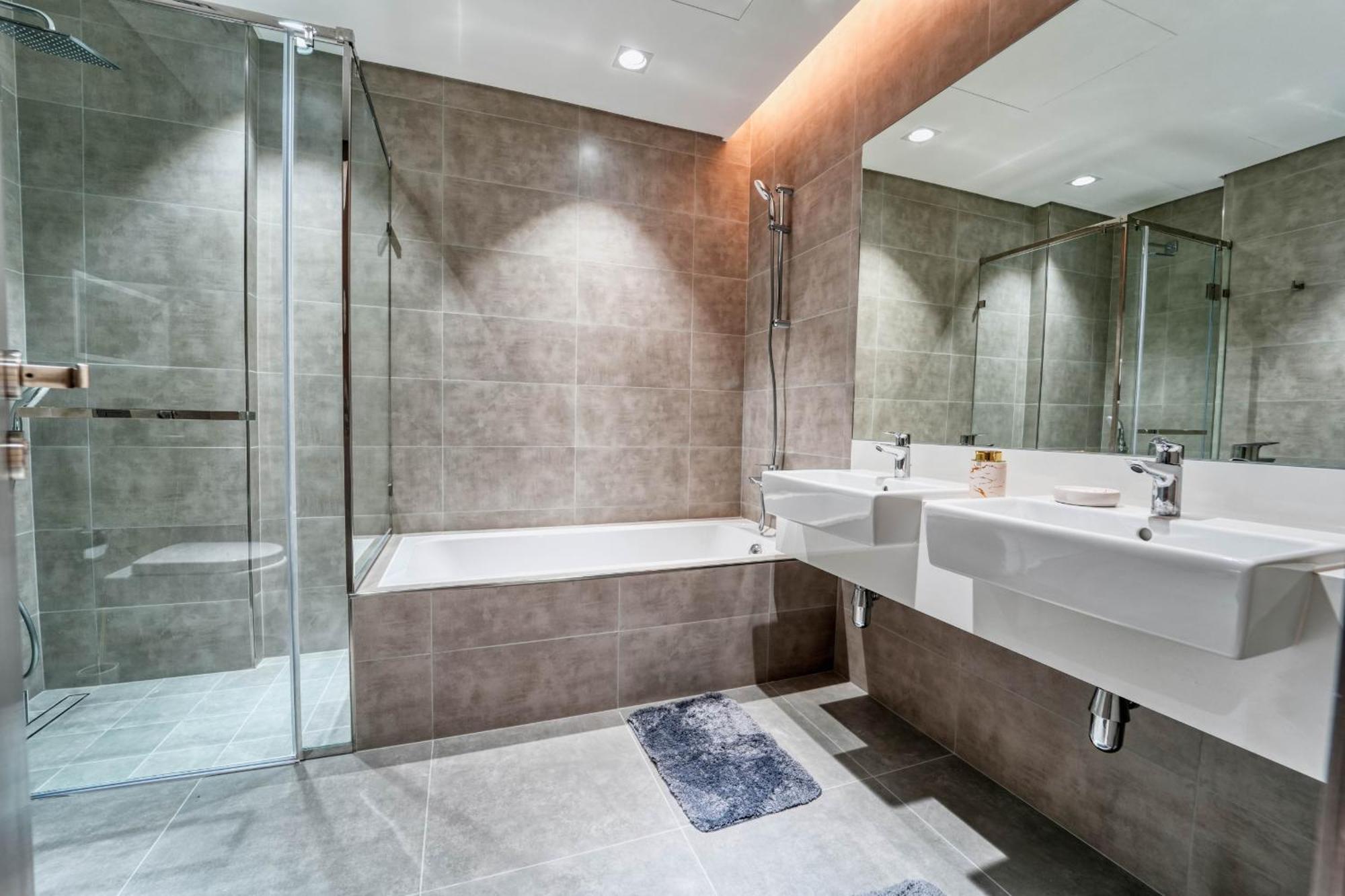 Royal Maison's Premium 2br Lagoon Views In District One Apartment *