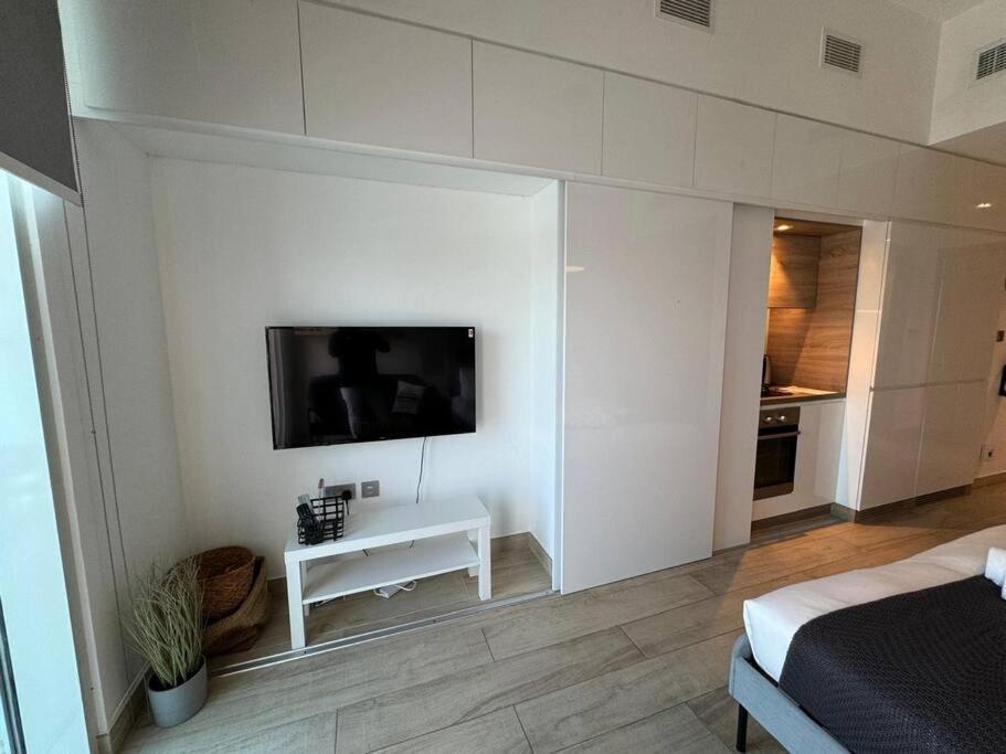 Luxurious In Marina Apartment *