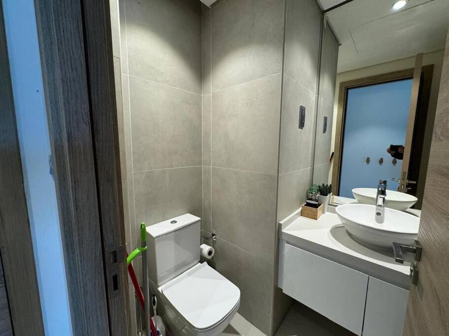 Luxurious In Marina Apartment *