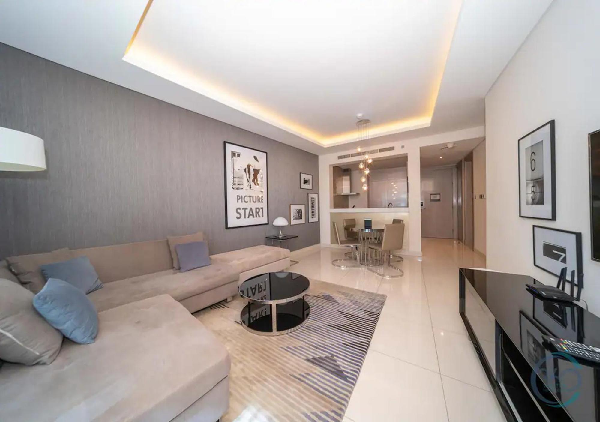 Apartment Spacious 1br In Damac Paramount Towers Bb