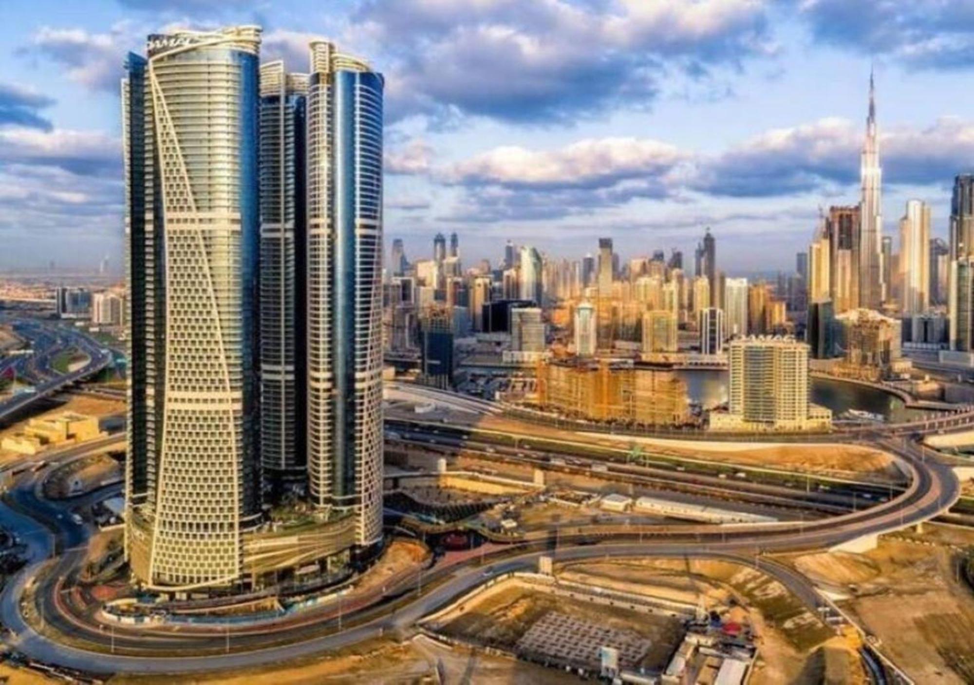 Spacious 1br In Damac Paramount Towers Bb