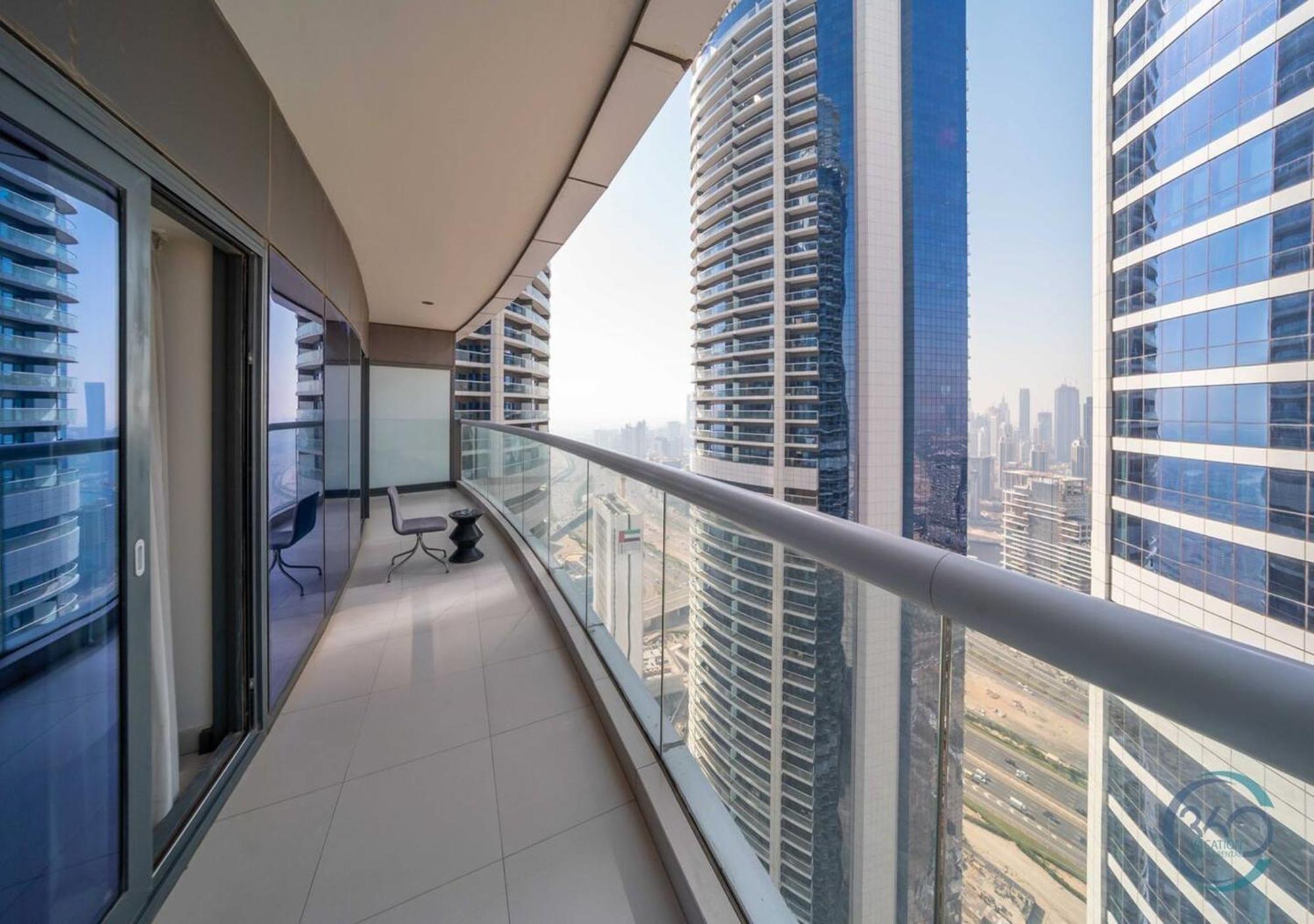 Apartment Spacious 1br In Damac Paramount Towers Bb *