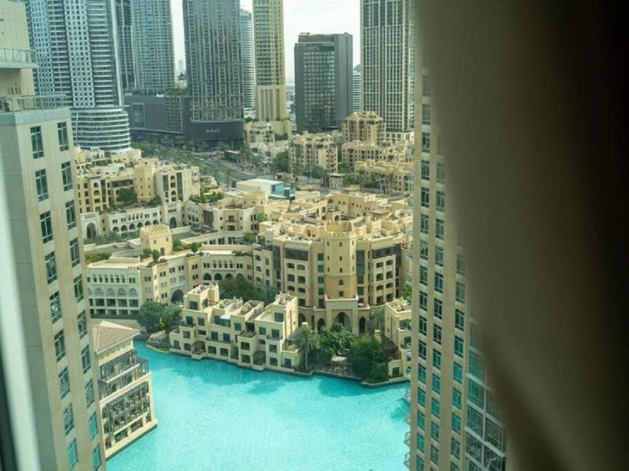 Elegant Overlooking Mall Fountain. Dubai