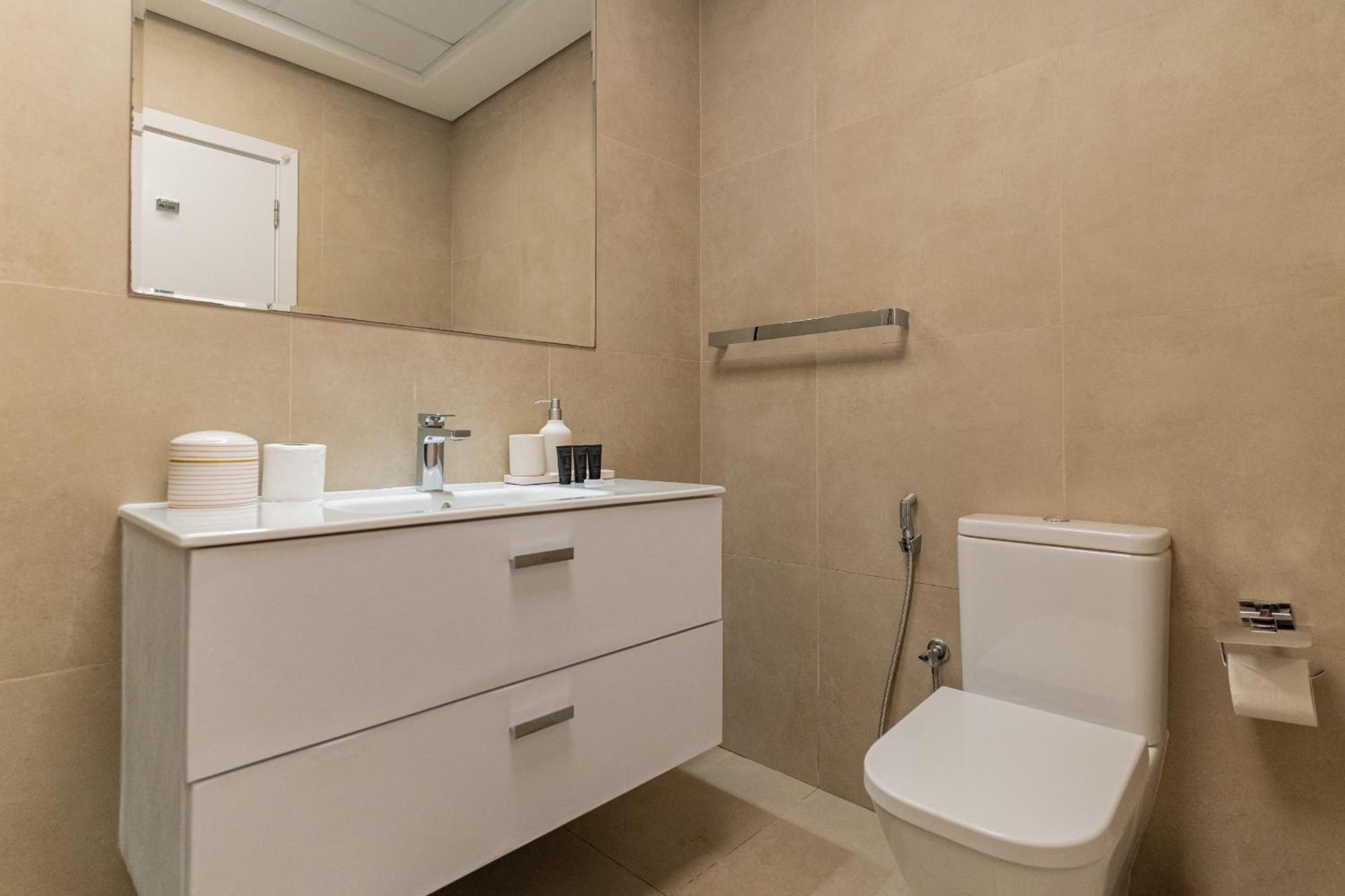 Apartment Marina Arcade,dubai Marina - 1br - Allsopp&allsopp Dubai