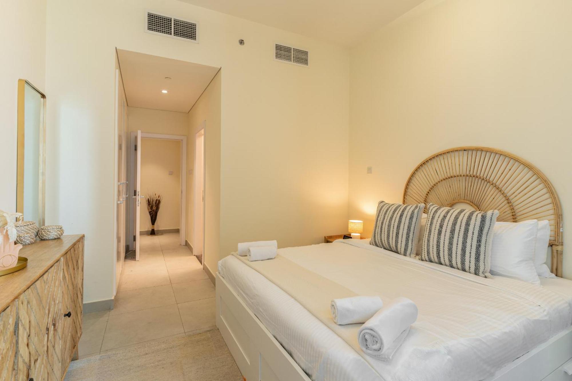 Marina Arcade,dubai Marina - 1br - Allsopp&allsopp Apartment