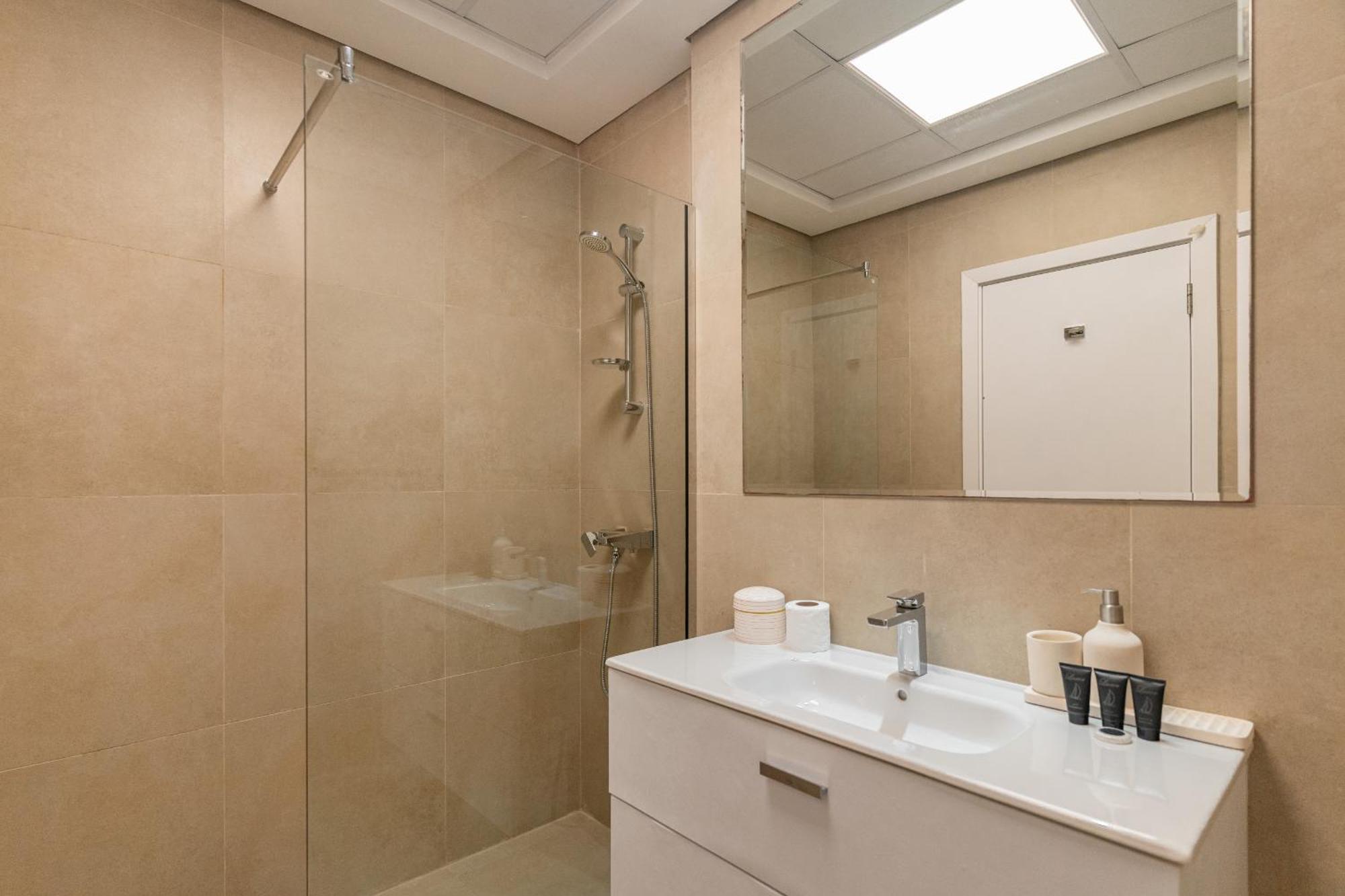 Apartment Marina Arcade,dubai Marina - 1br - Allsopp&allsopp