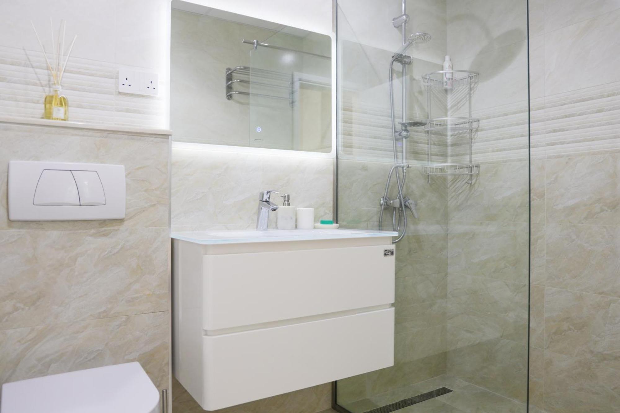 Escape 24 - Brand New & Luxury 1br High Floor Marina Pinnacle - Marina Harbour Views Apartment