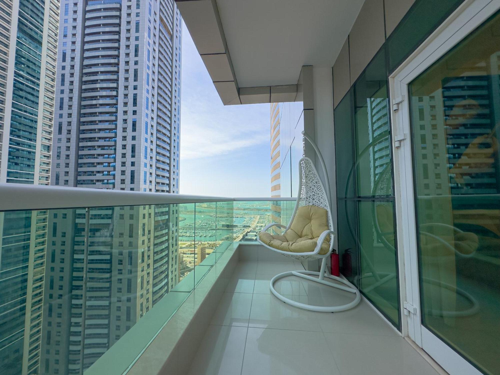 Escape 24 - Brand New & Luxury 1br High Floor Marina Pinnacle - Marina Harbour Views Apartment Dubai