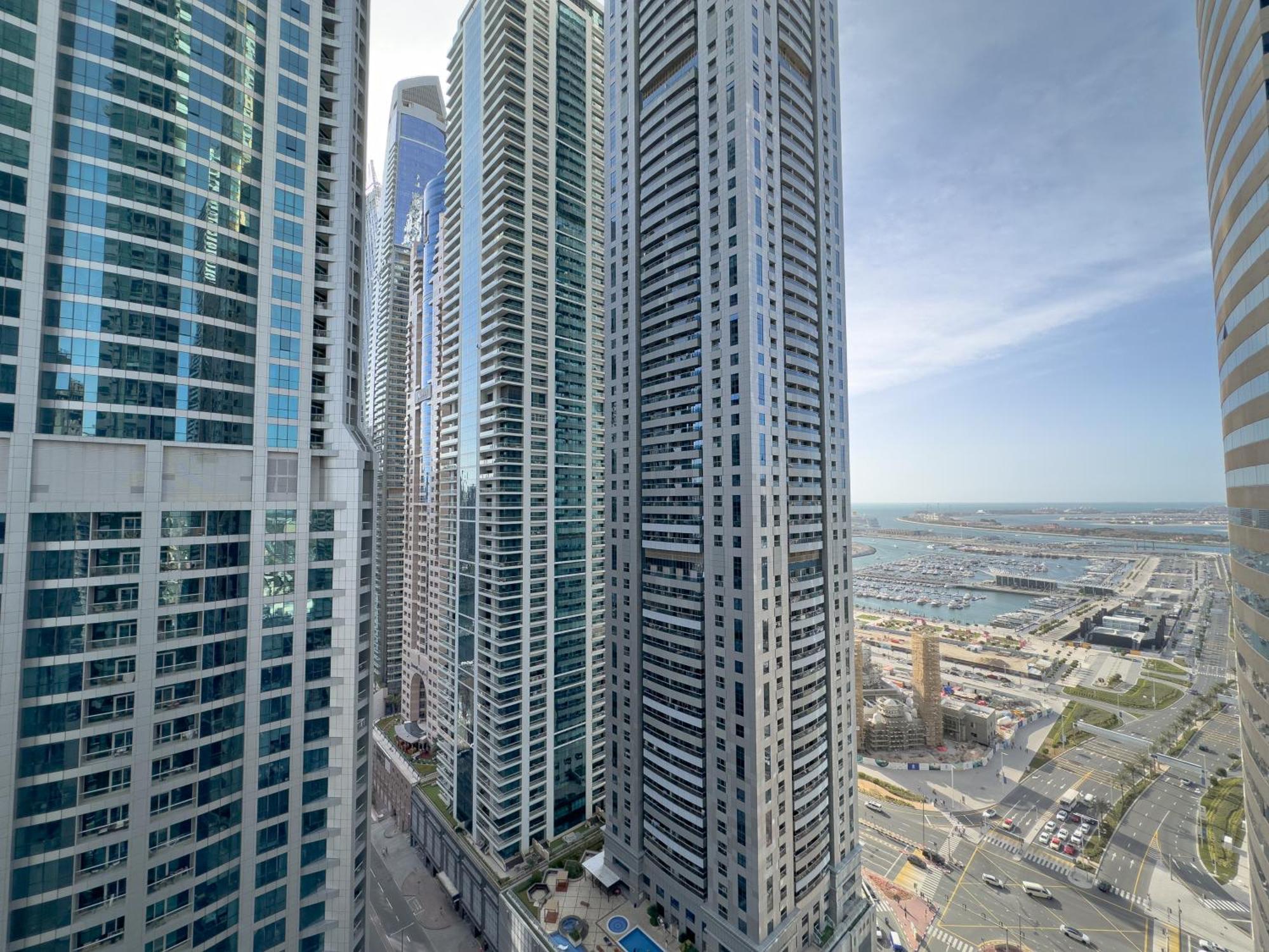 Escape 24 - Brand New & Luxury 1br High Floor Marina Pinnacle - Marina Harbour Views *