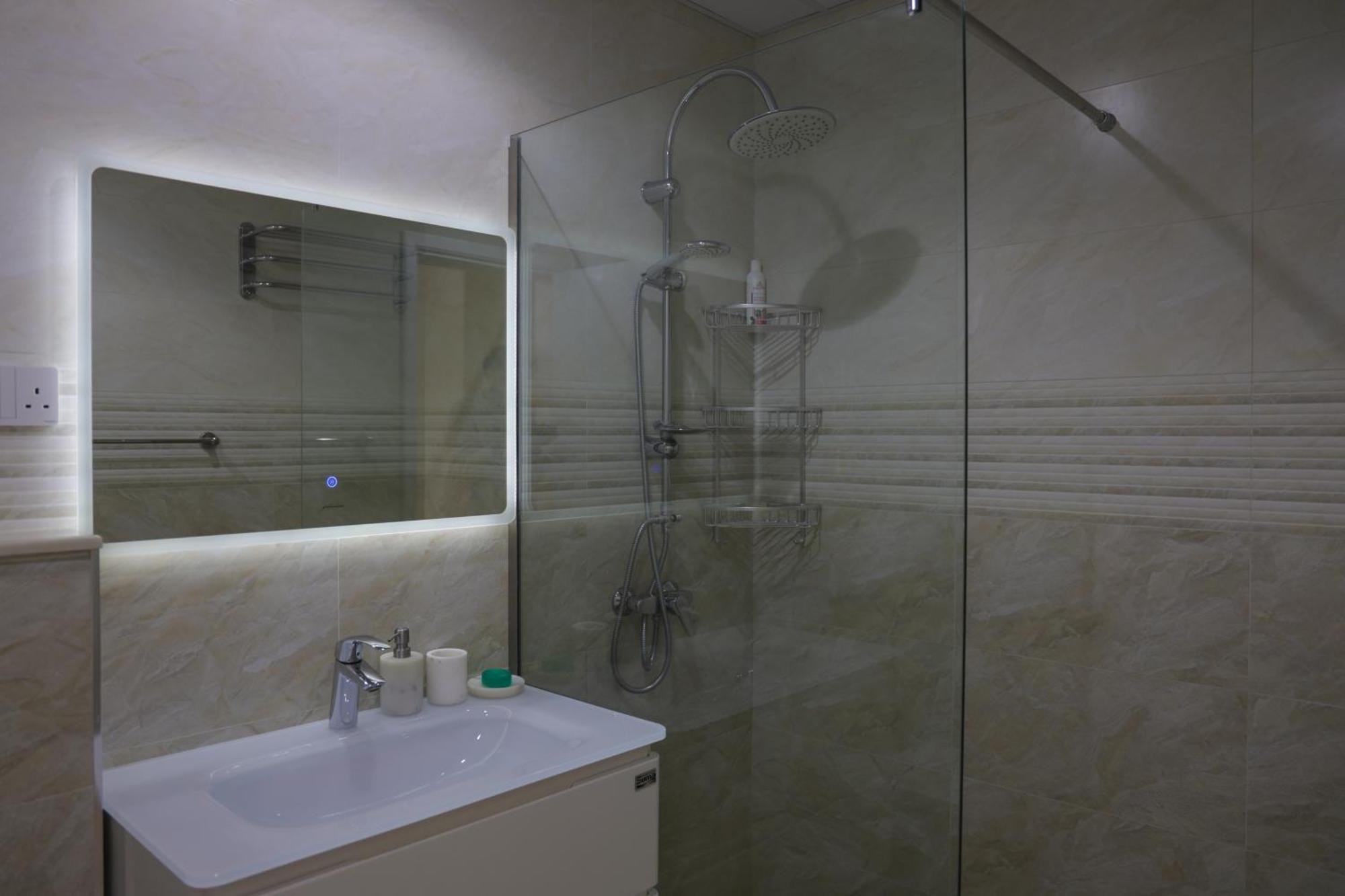 Apartment Escape 24 - Brand New & Luxury 1br High Floor Marina Pinnacle - Marina Harbour Views