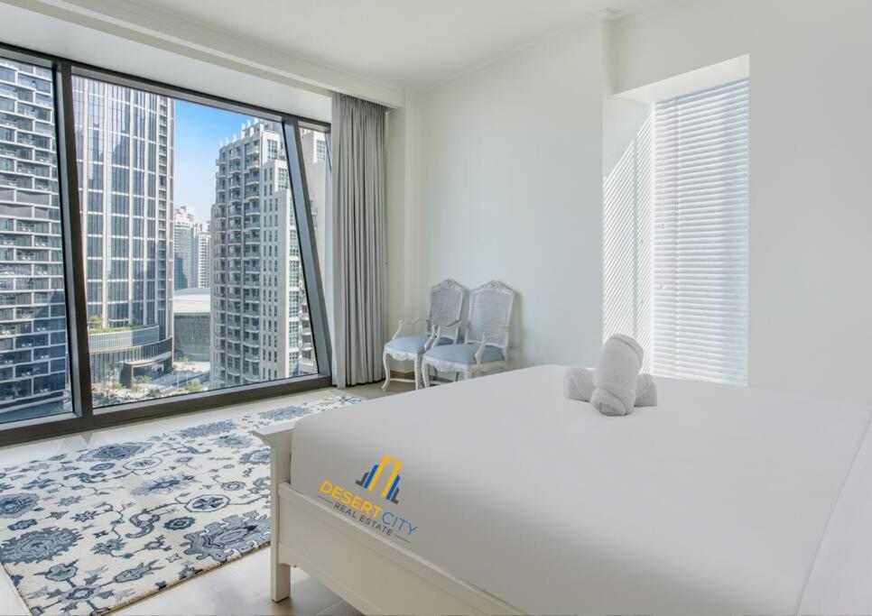 Luxurious 2 Bed Next To Burj Khalifa, Hosted By Desert Apartment Dubai
