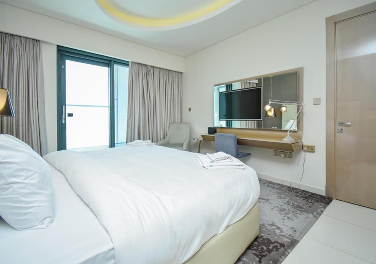 Spacious 1br In Damac Paramount Towers Bb *