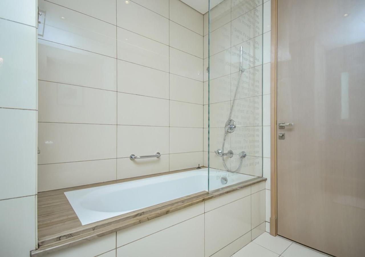 Spacious 1br In Damac Paramount Towers Bb * Dubai
