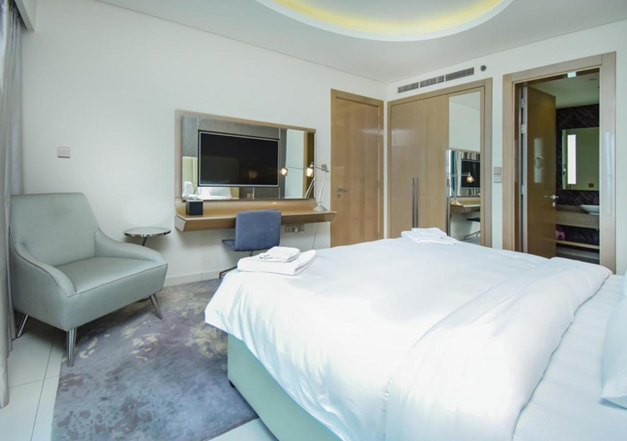 Apartment Spacious 1br In Damac Paramount Towers Bb *