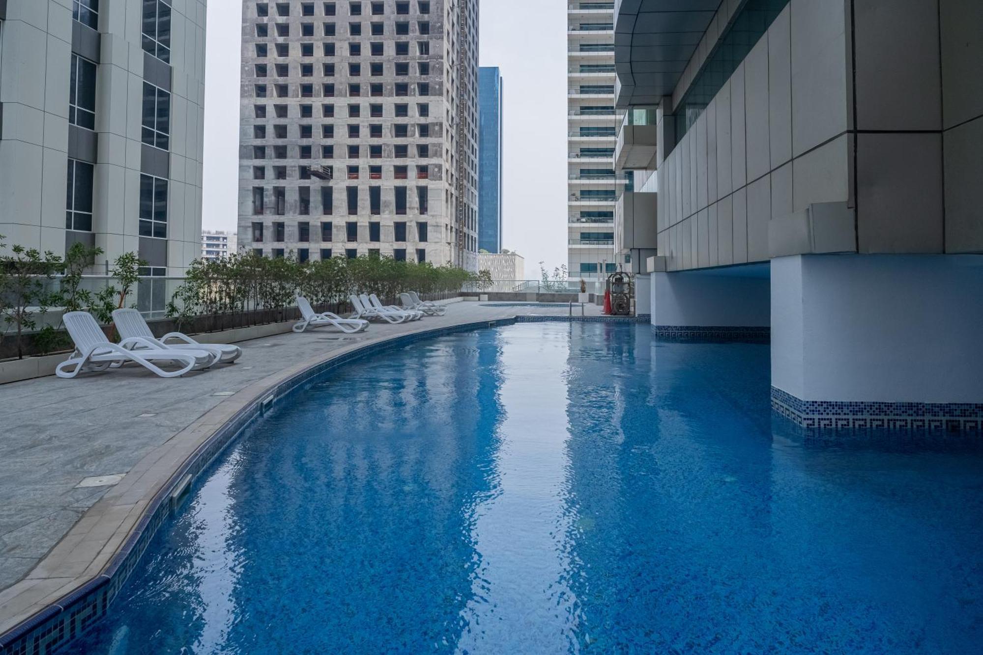 Escape 24 - Brand New & Luxury 1br High Floor Marina Pinnacle - Marina Harbour Views Apartment *
