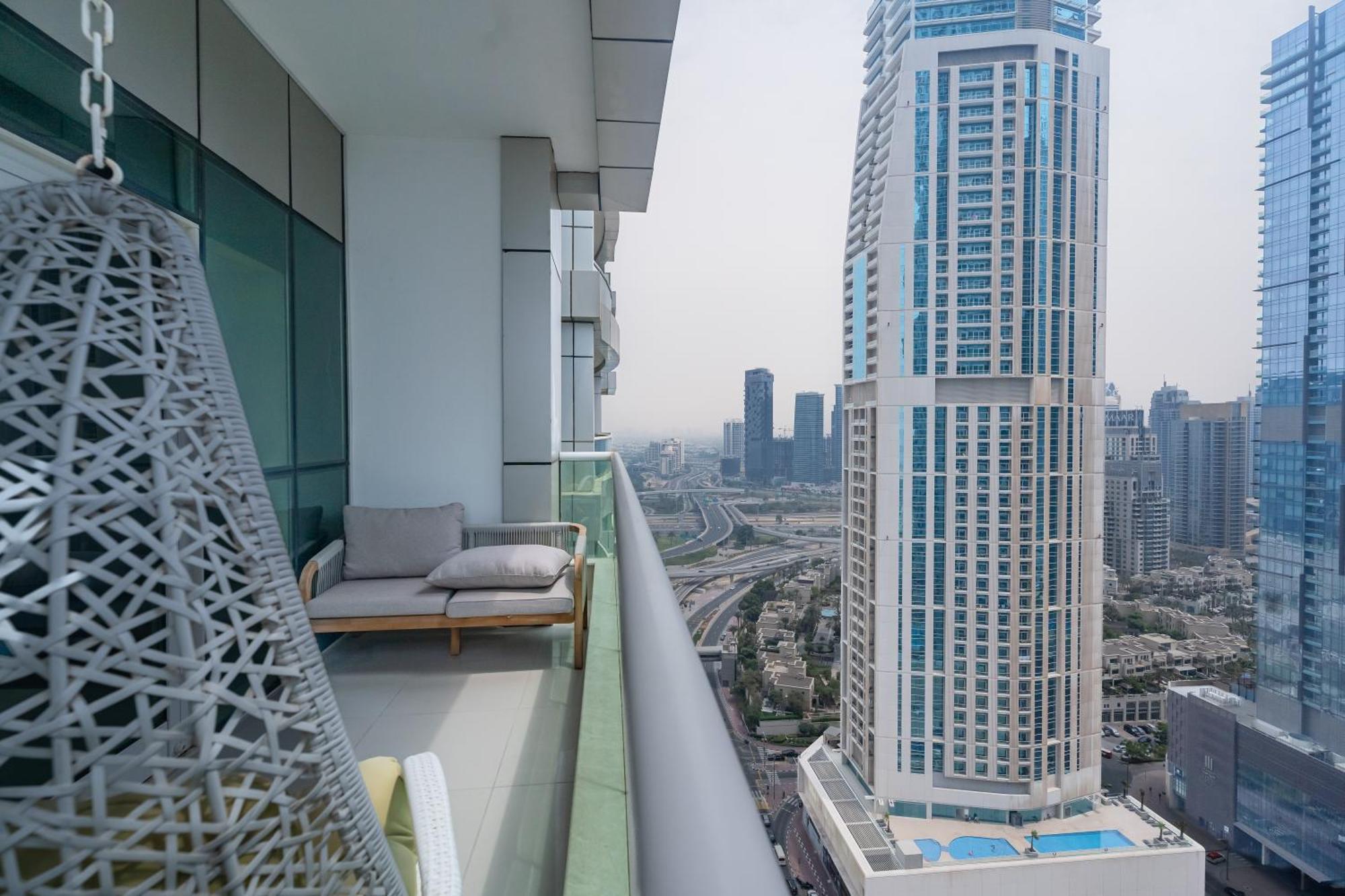 Escape 24 - Brand New & Luxury 1br High Floor Marina Pinnacle - Marina Harbour Views Apartment *