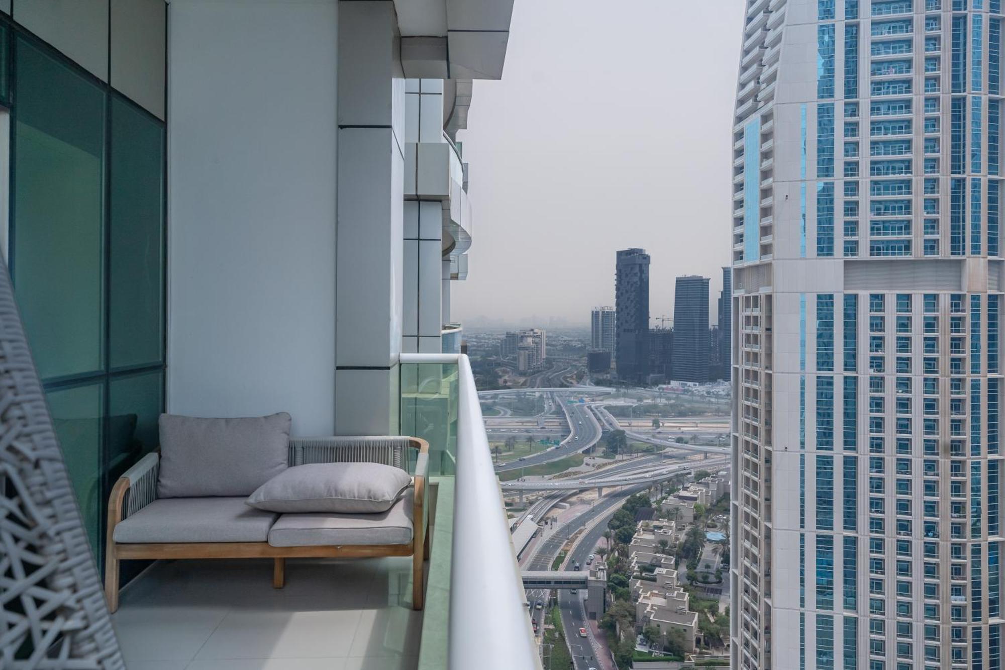 Escape 24 - Brand New & Luxury 1br High Floor Marina Pinnacle - Marina Harbour Views Apartment *
