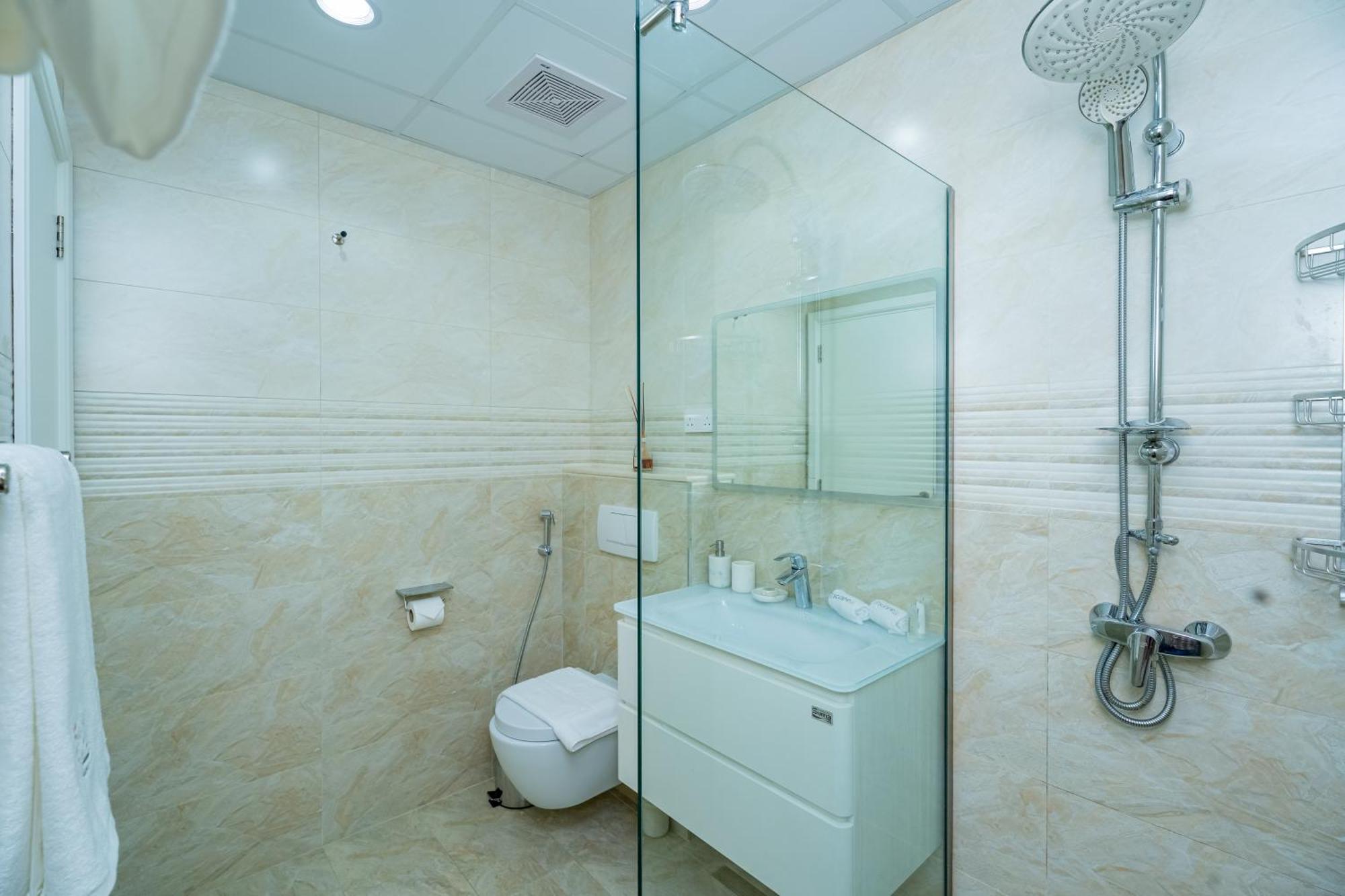 Escape 24 - Brand New & Luxury 1br High Floor Marina Pinnacle - Marina Harbour Views Apartment Dubai