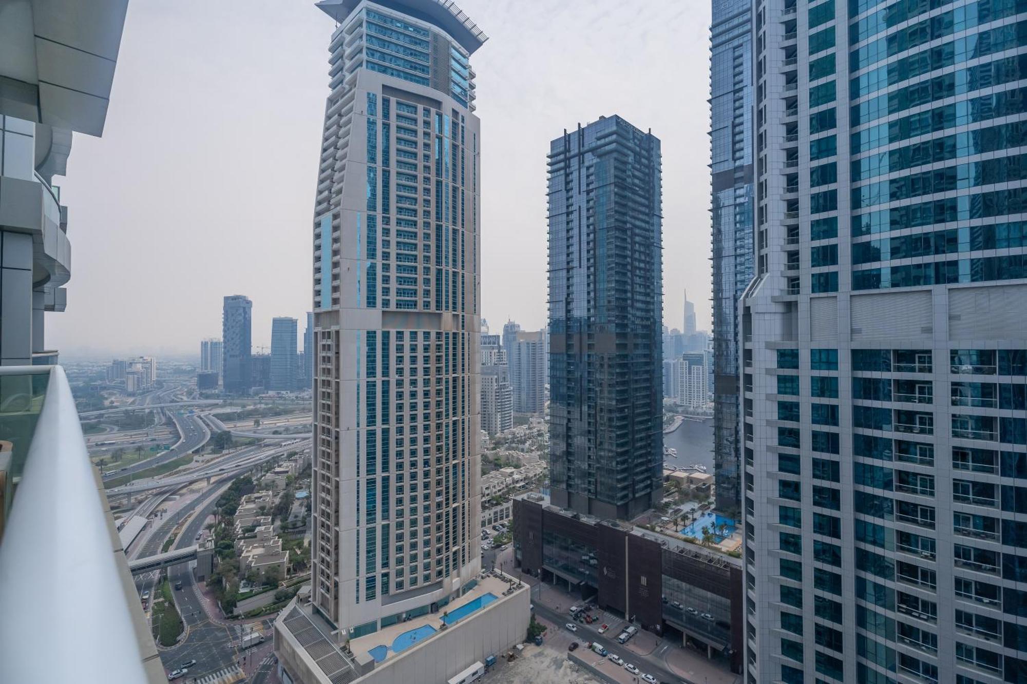 Escape 24 - Brand New & Luxury 1br High Floor Marina Pinnacle - Marina Harbour Views Apartment *