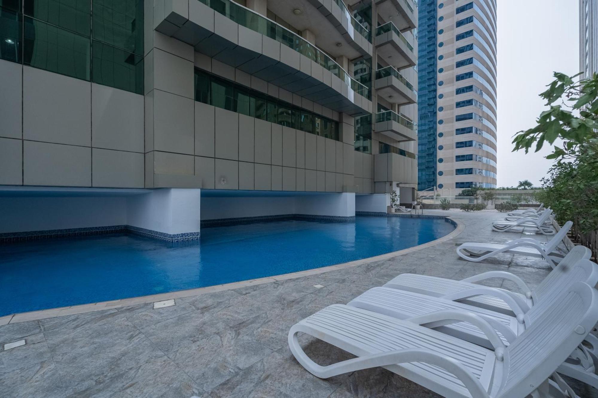 Escape 24 - Brand New & Luxury 1br High Floor Marina Pinnacle - Marina Harbour Views Apartment Dubai