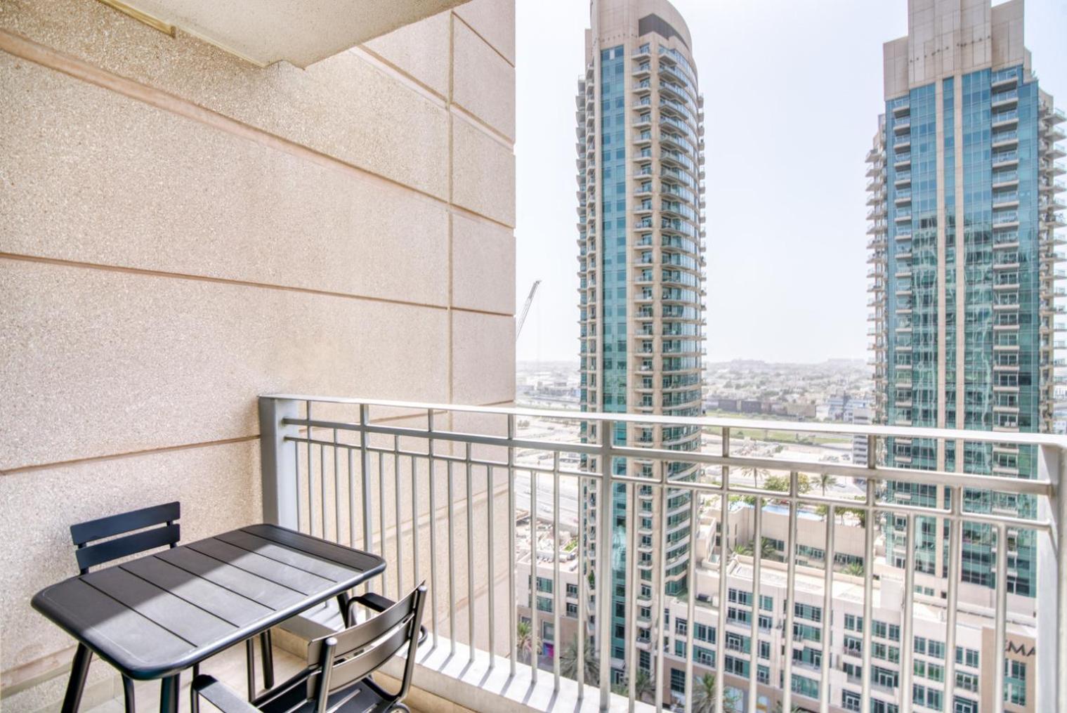 Blueground Standpoint Doorman Pool Dxb-800 Apartment *
