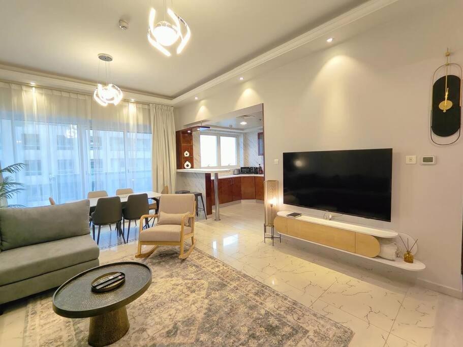 Daire Large 1br With Great View Dubai