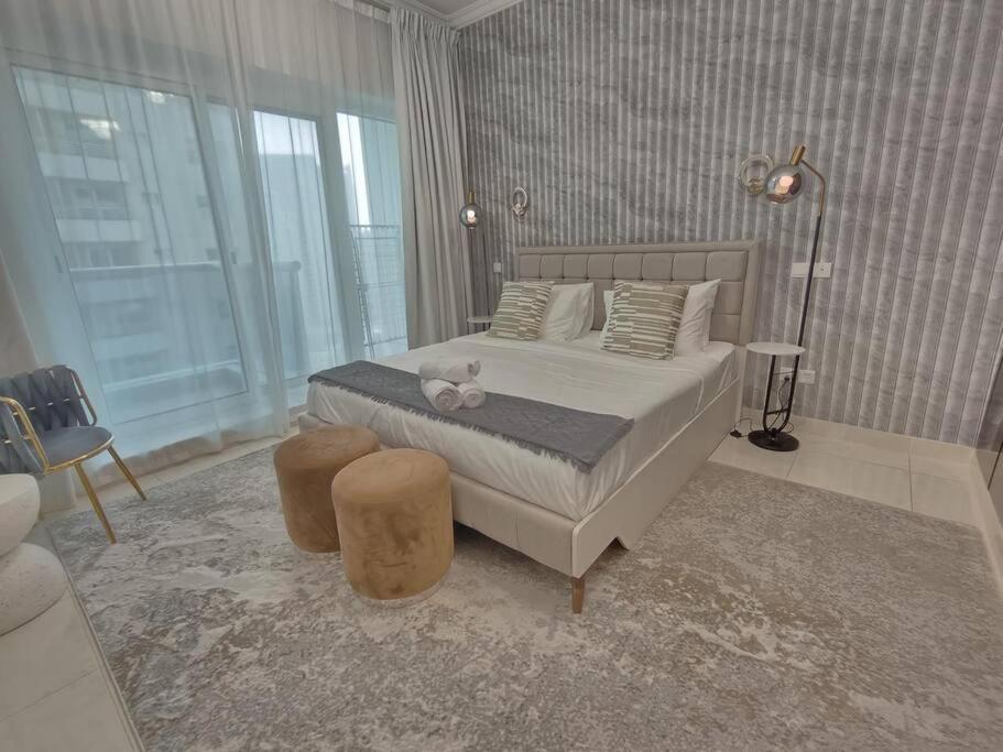 Daire Large 1br With Great View *