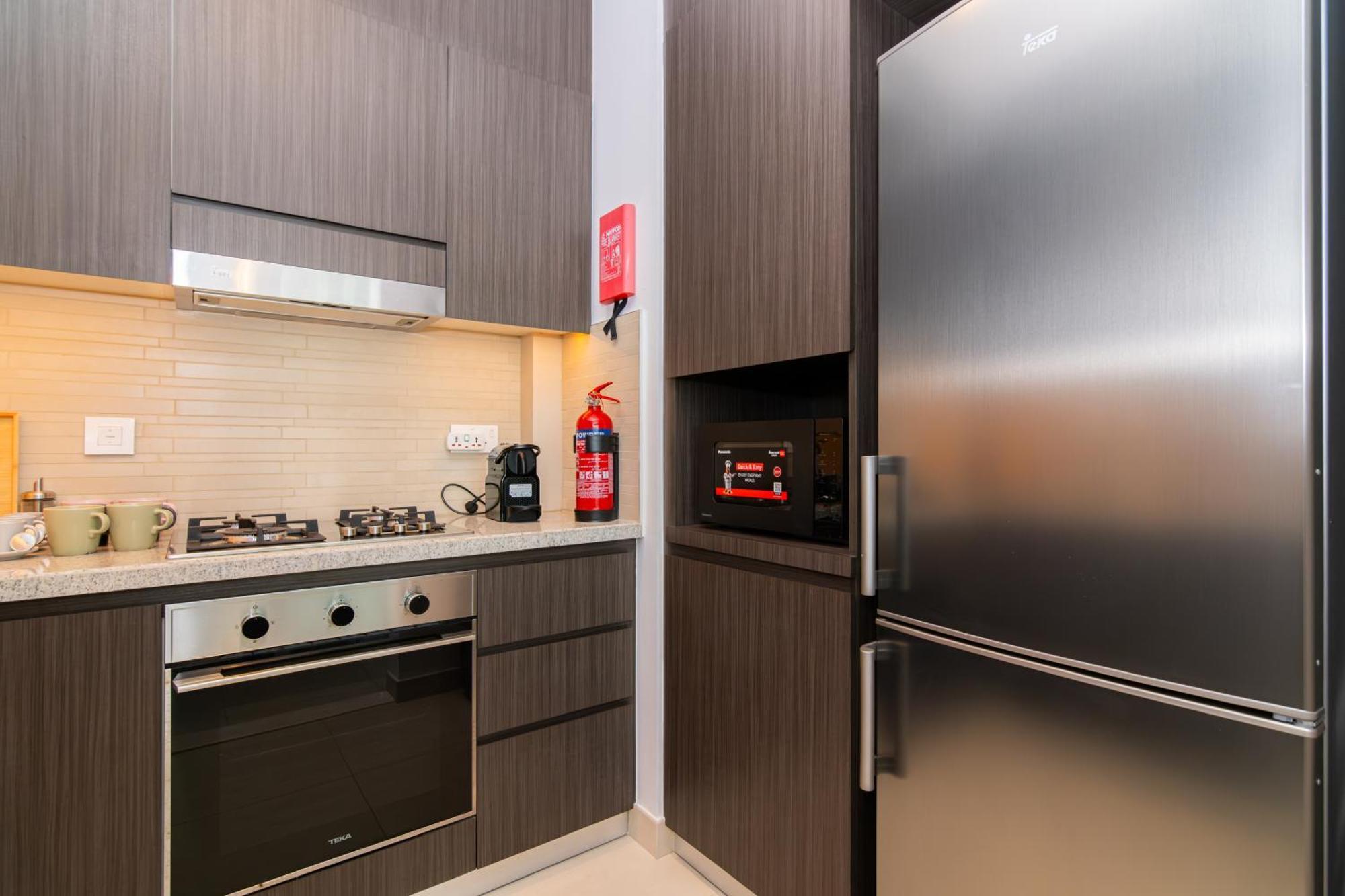 Elite Escape - 1 Bhk Getaway With Mall Access - 1501 Apartment Dubai