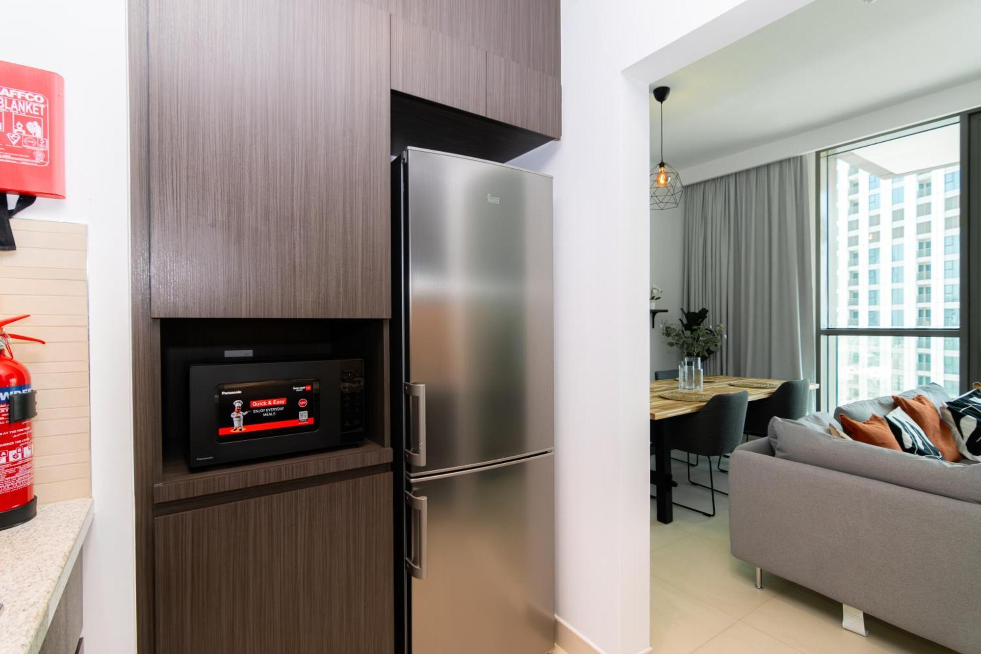 Elite Escape - 1 Bhk Getaway With Mall Access - 1501 *