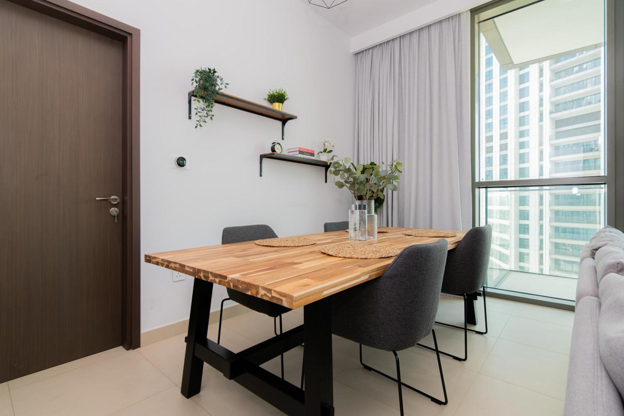 Apartment Elite Escape - 1 Bhk Getaway With Mall Access - 1501 *