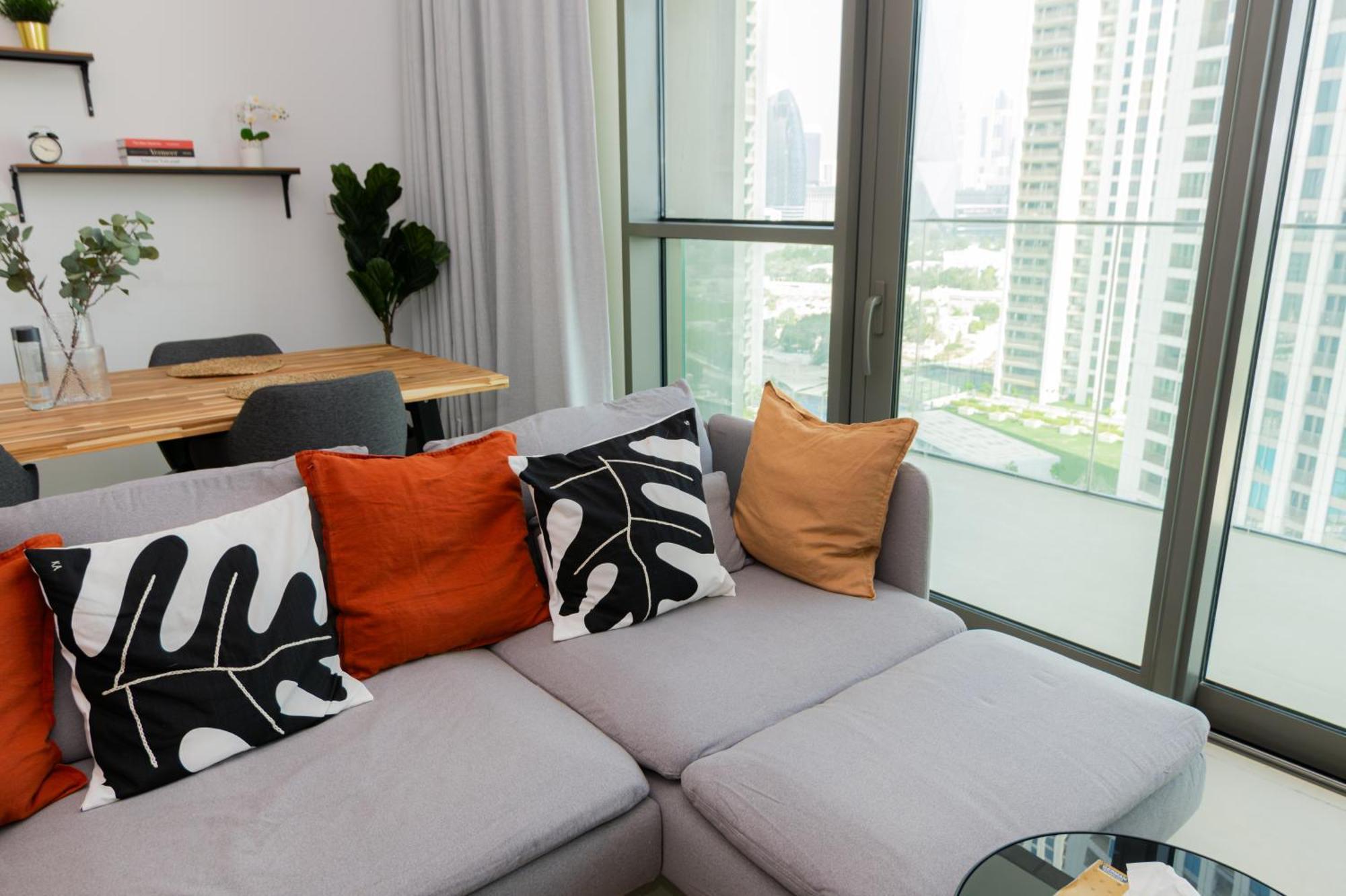 Elite Escape - 1 Bhk Getaway With Mall Access - 1501 Apartment *
